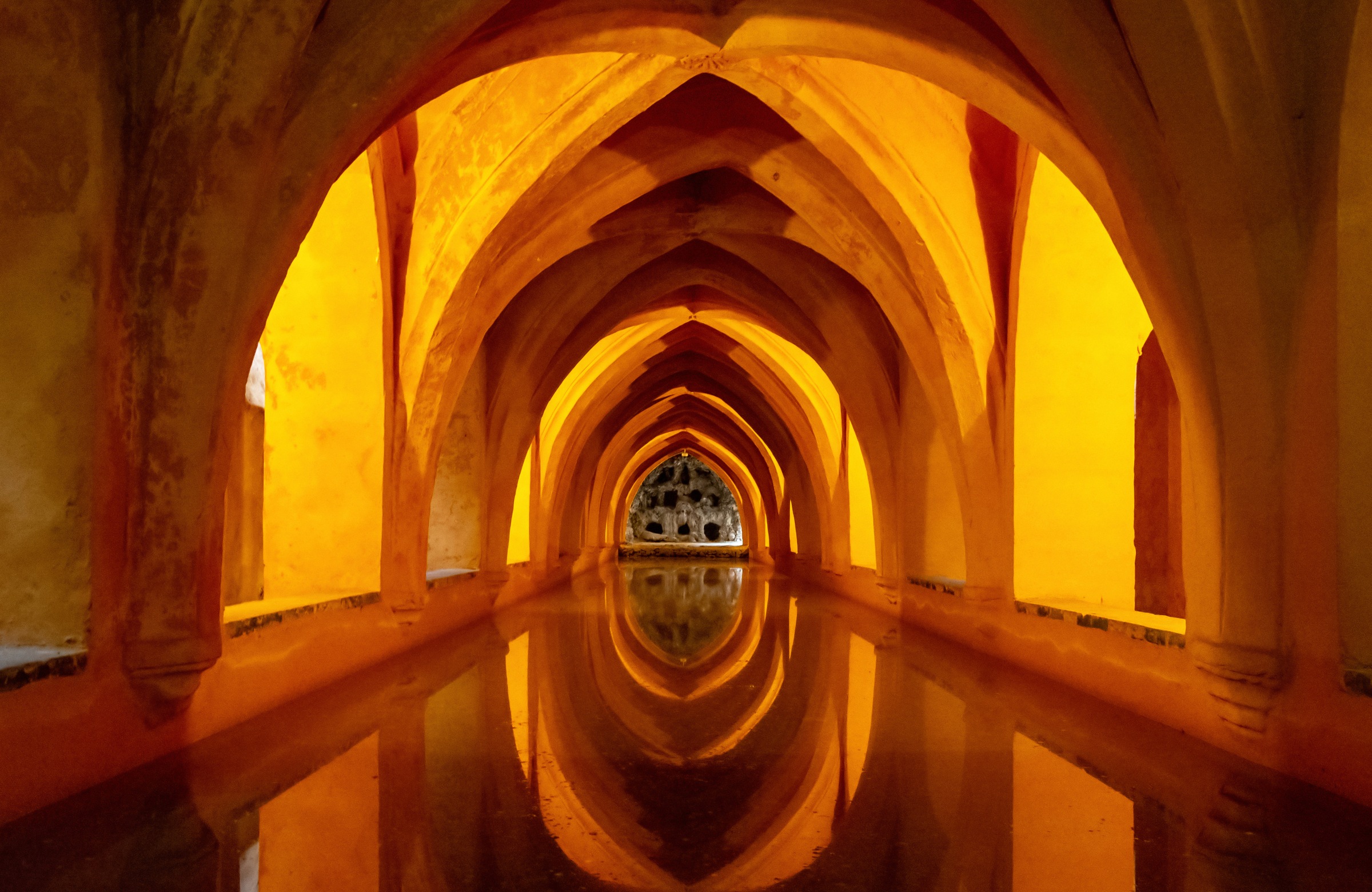 Image of Papermoon Fototapete »PALAST-SCHLOSS TEMPEL KATHEDRALE GROTTE ABSTRAKT DESIGN«, Vliestapete, hochwertiger Digitaldruck, inklusive Kleister bei Ackermann Versand Schweiz