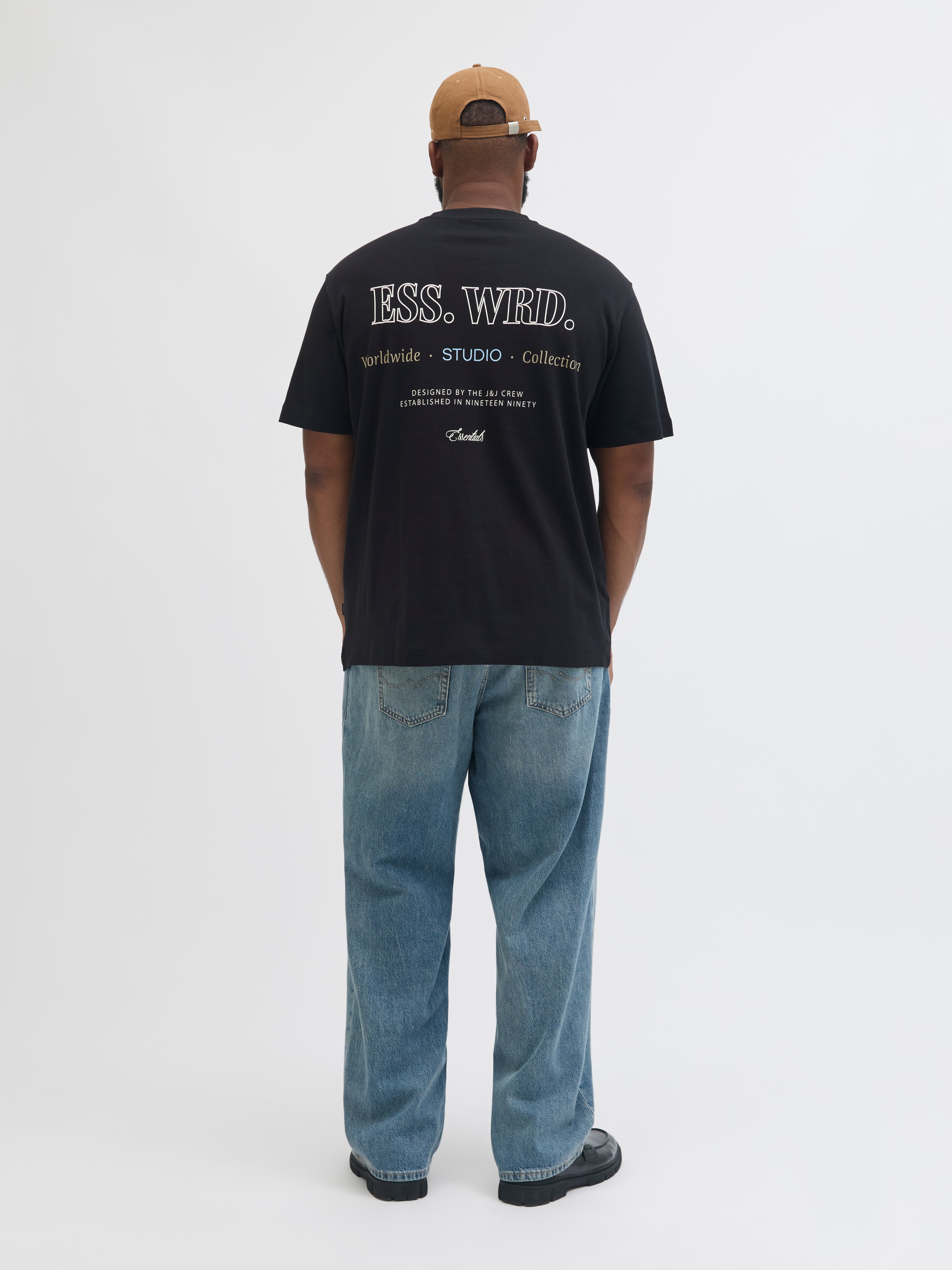 Jack & Jones PlusSize T-shirt »JJEURBAN EDGE STUDIO TEE SS SN PLS« mit Logobranding