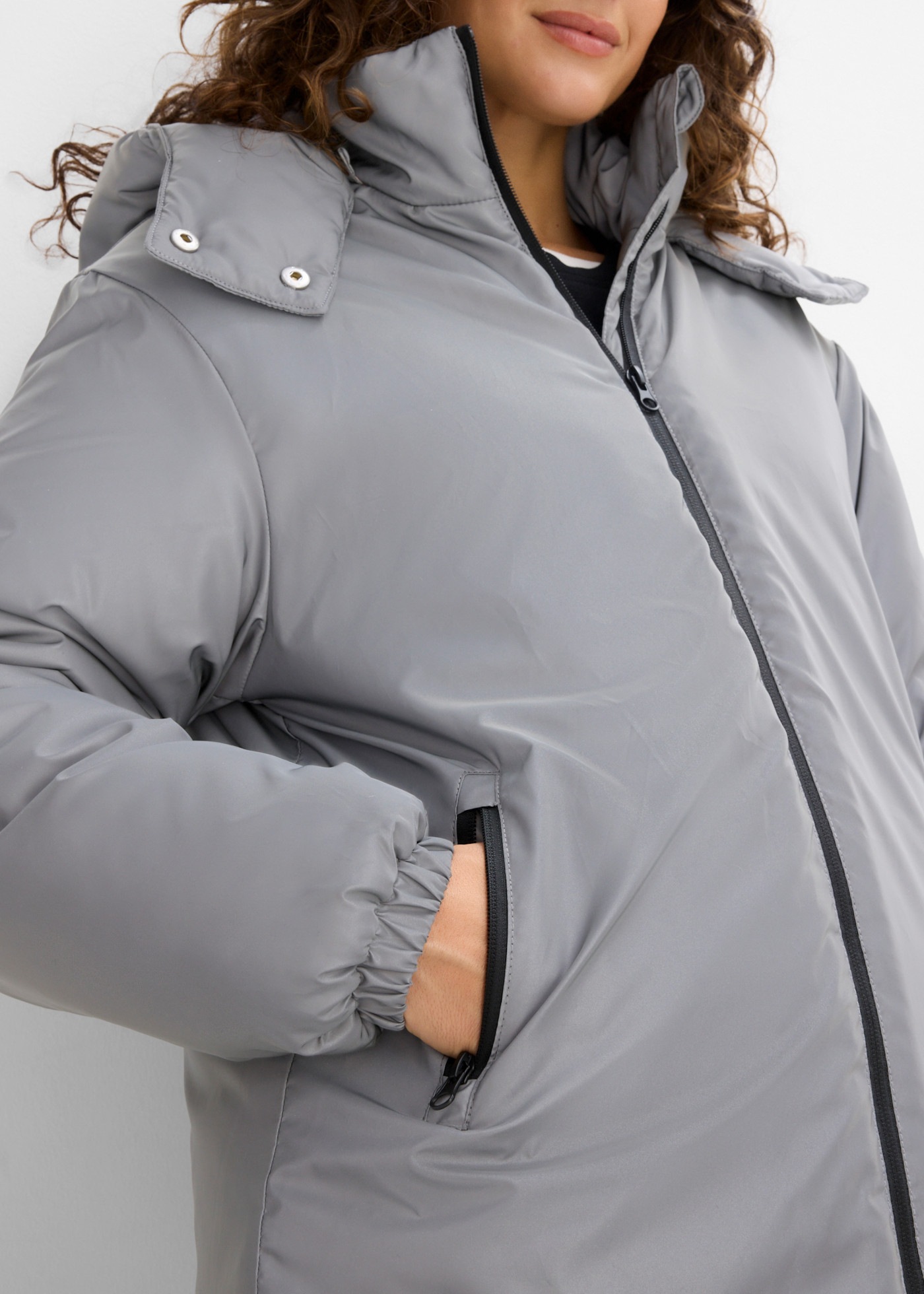 bonprix Funktionsjacke mit reflektierendem Design, Oversize-Passform, sportlicher Stil