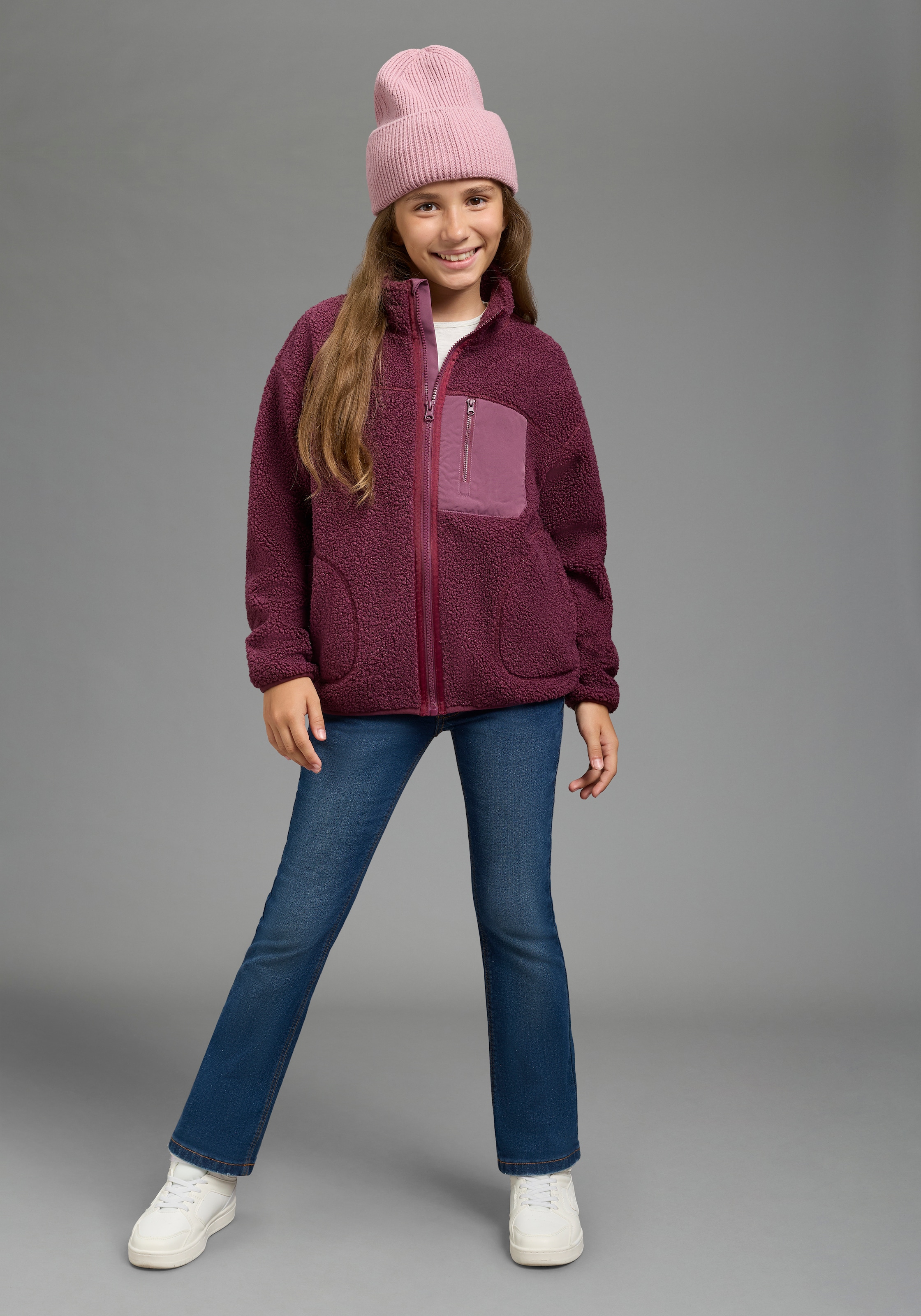 KangaROOS Veste sweat »Fleecejacke, Kuschel-Jacke mit reflektierendem KangaROOS Badge« Veste douce en peluche teddy, parfaite pour enfiler