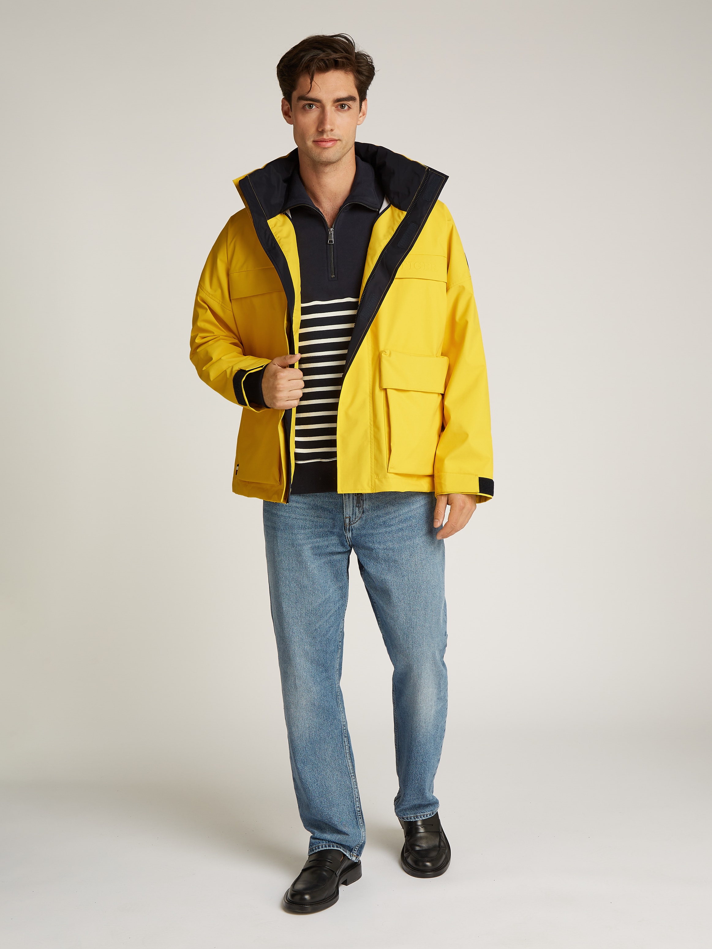 Tommy Hilfiger Outdoorjacke »REGATTA MID LENGTH JACKET«, mit Kapuze, verstaubare Kapuze mit Reissverschlussfach