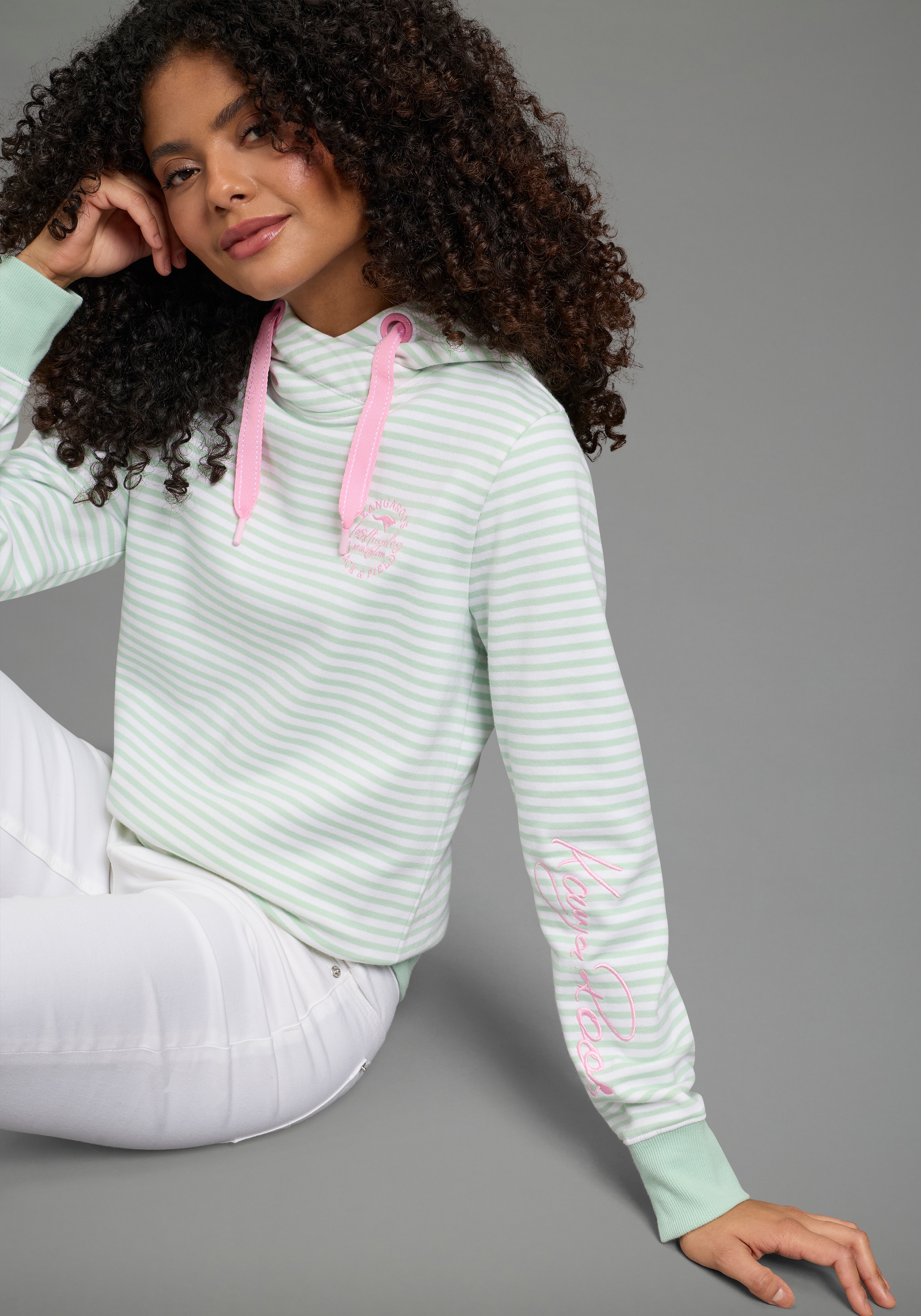 Image of KangaROOS Kapuzensweatshirt, casual Stil, mit Kapuze und Kordelzug, bequeme Passform, Langarm