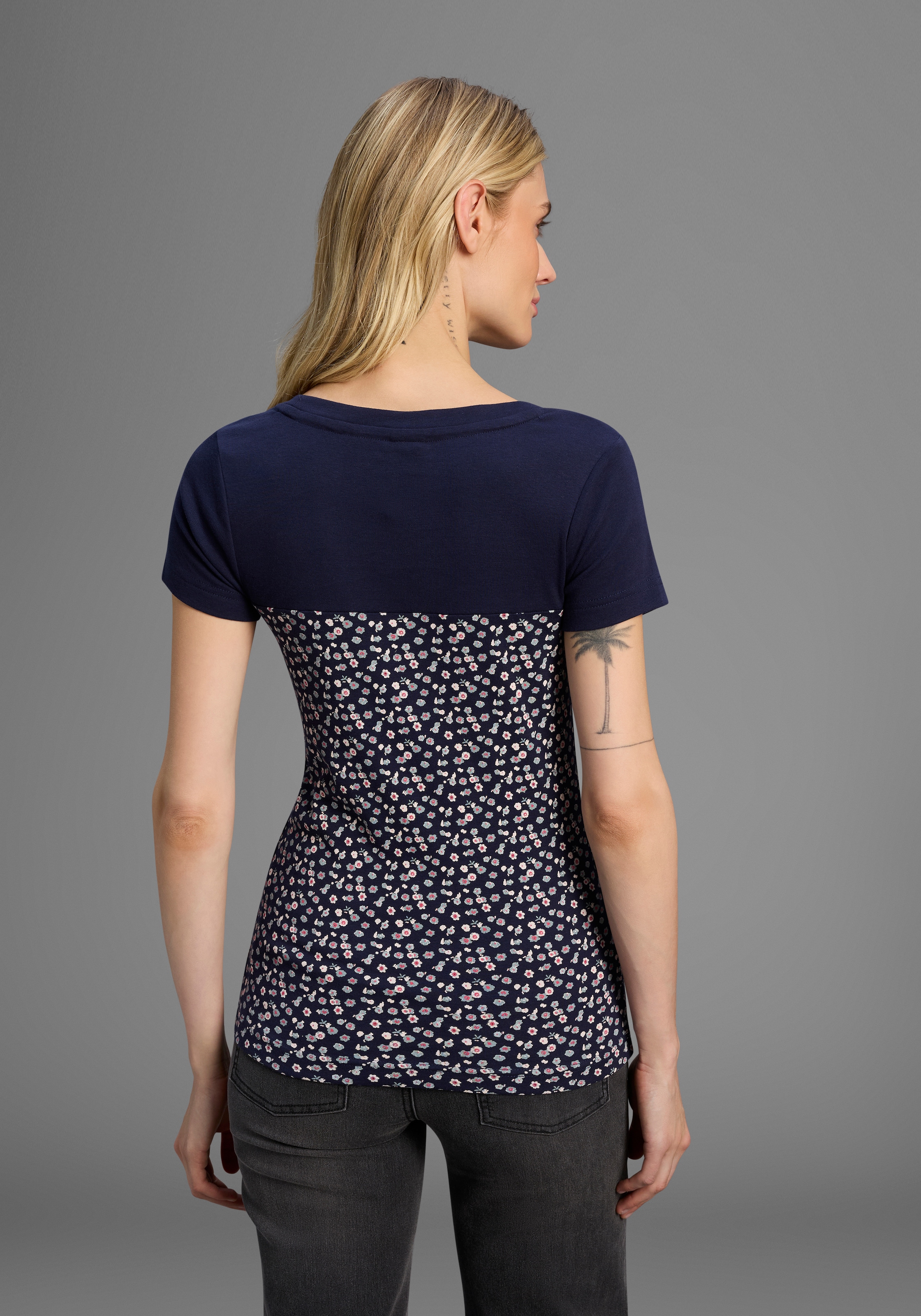 KangaROOS T-Shirt, Kurzarm, sehr figurbetonte Passform, aus Baumwolle