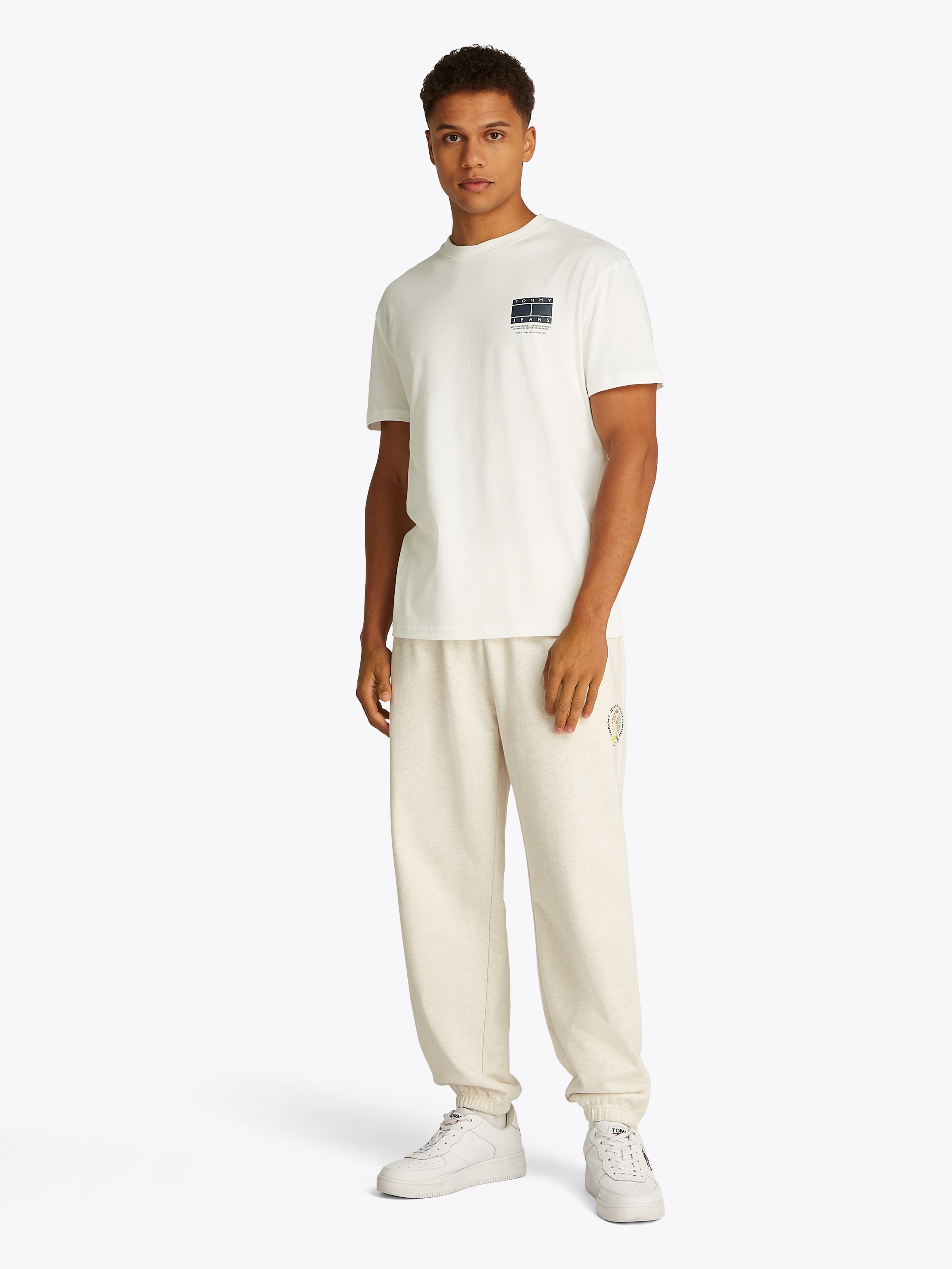 Tommy Jeans T-Shirt »TJM REG DNA GRAPHIC TEE EXT«, mit kontrastfarbenen Print