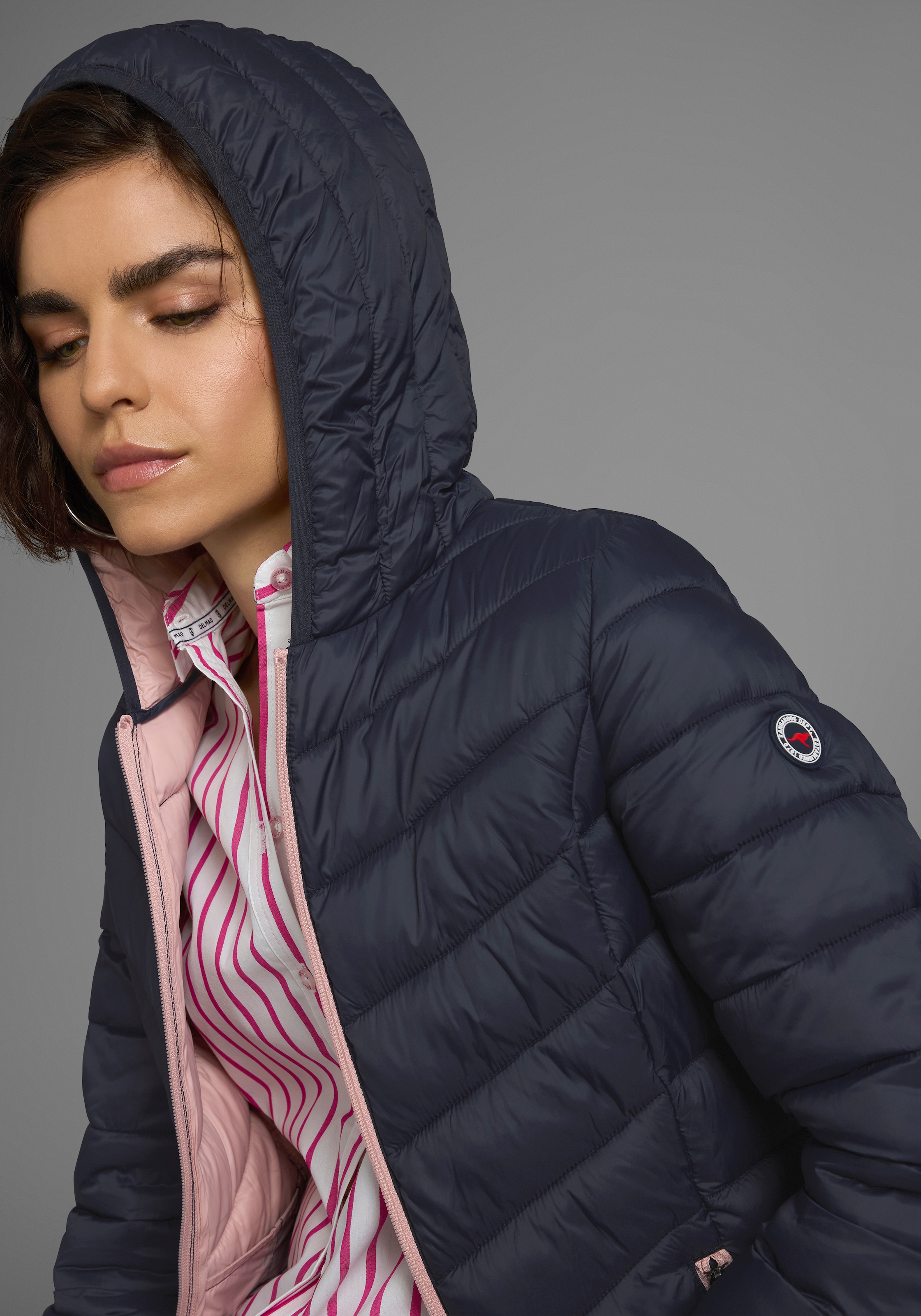 KangaROOS Steppjacke, mit Kapuze, mit kontrastfarbenen Details