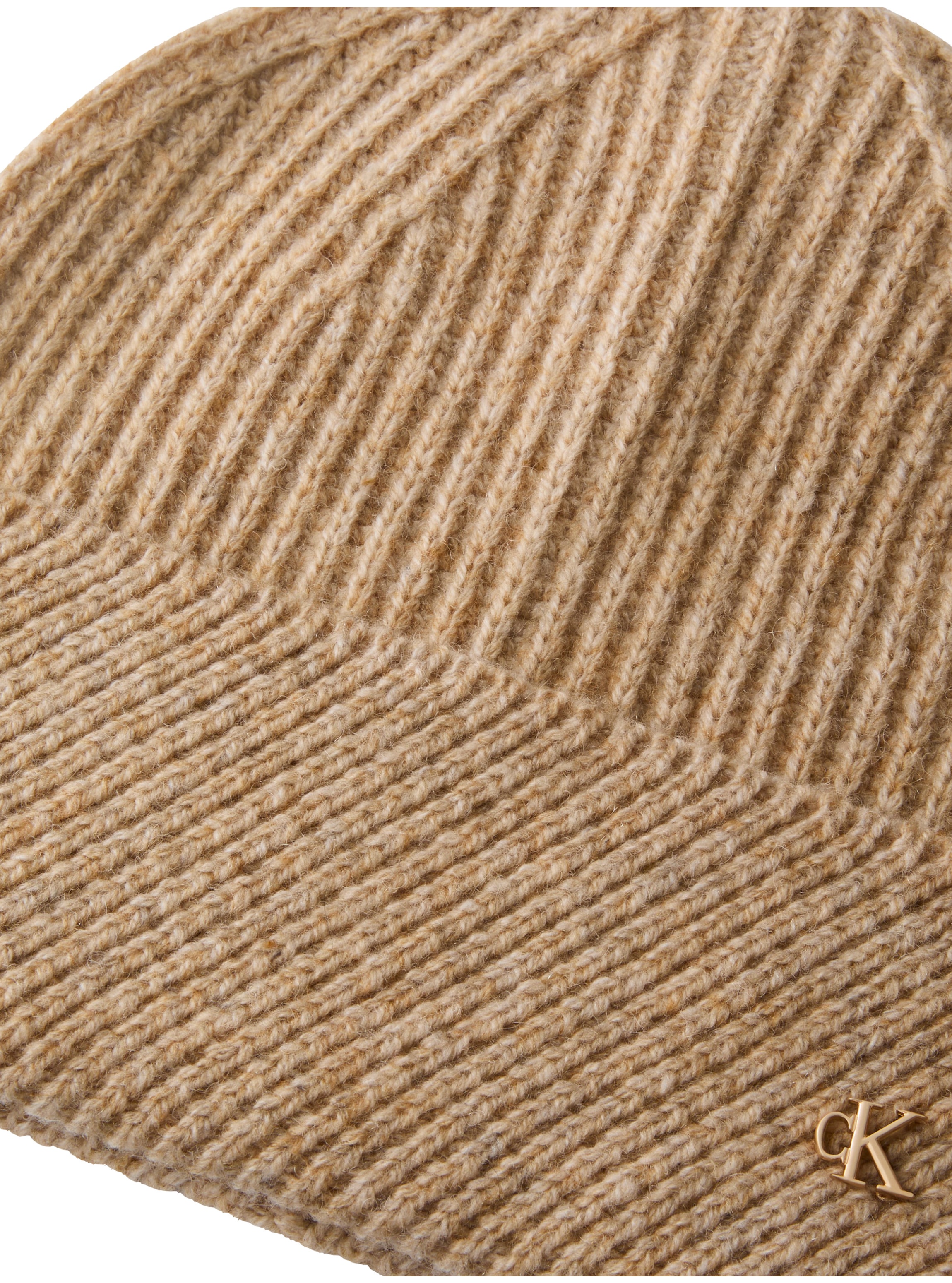 Calvin Klein Bonnet »CK METAL WOOL SLANTED RIB BEANIE« Coupe droite avec étiquette de marque