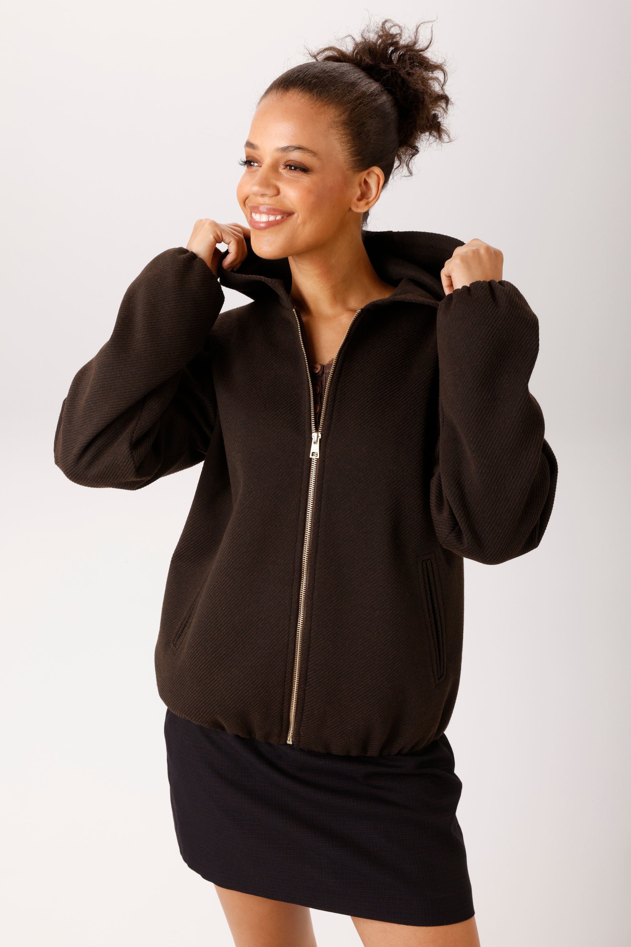 Image of Aniston CASUAL Kurzjacke mit Kapuze mit Kapuze - NEUE KOLLEKTION