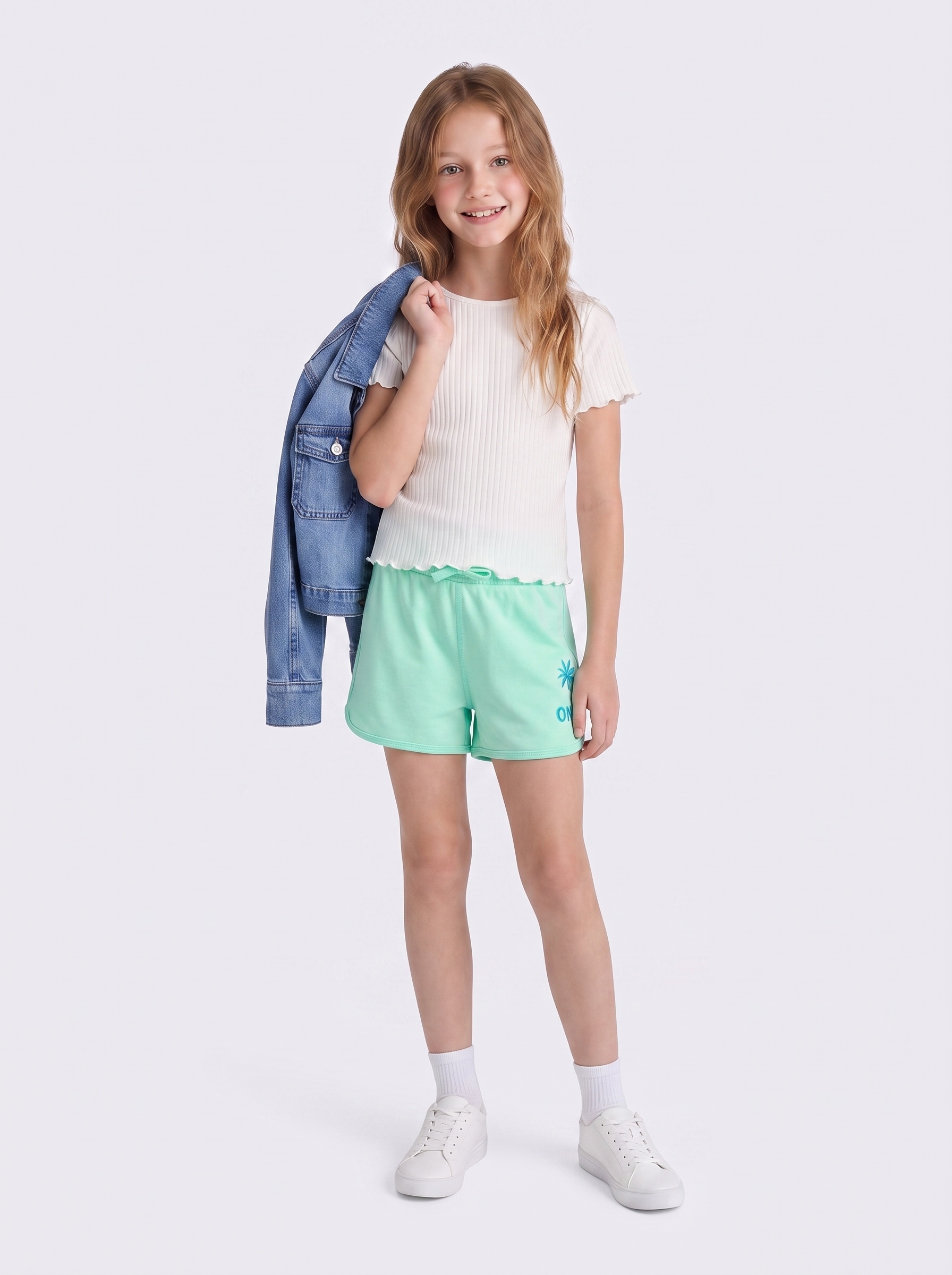 KIDS ONLY Sweatshorts »KOGAMANDA LIFE STRING SHORTS UB FR SWT«  mit kleinem Motiv am linken Bein