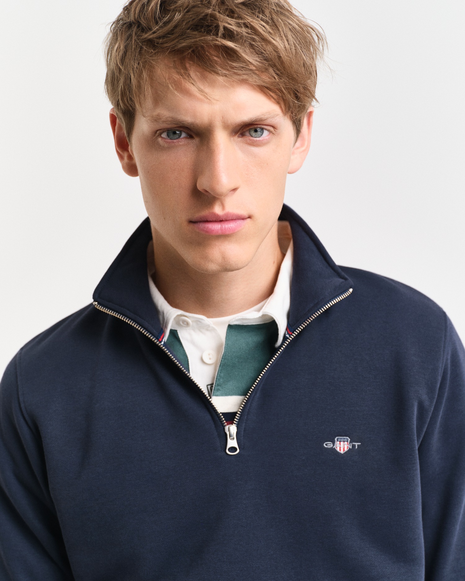 Gant Sweat-shirt »REG SHIELD HALF ZIP SWEAT«, mit Logostickerei auf der Brust

