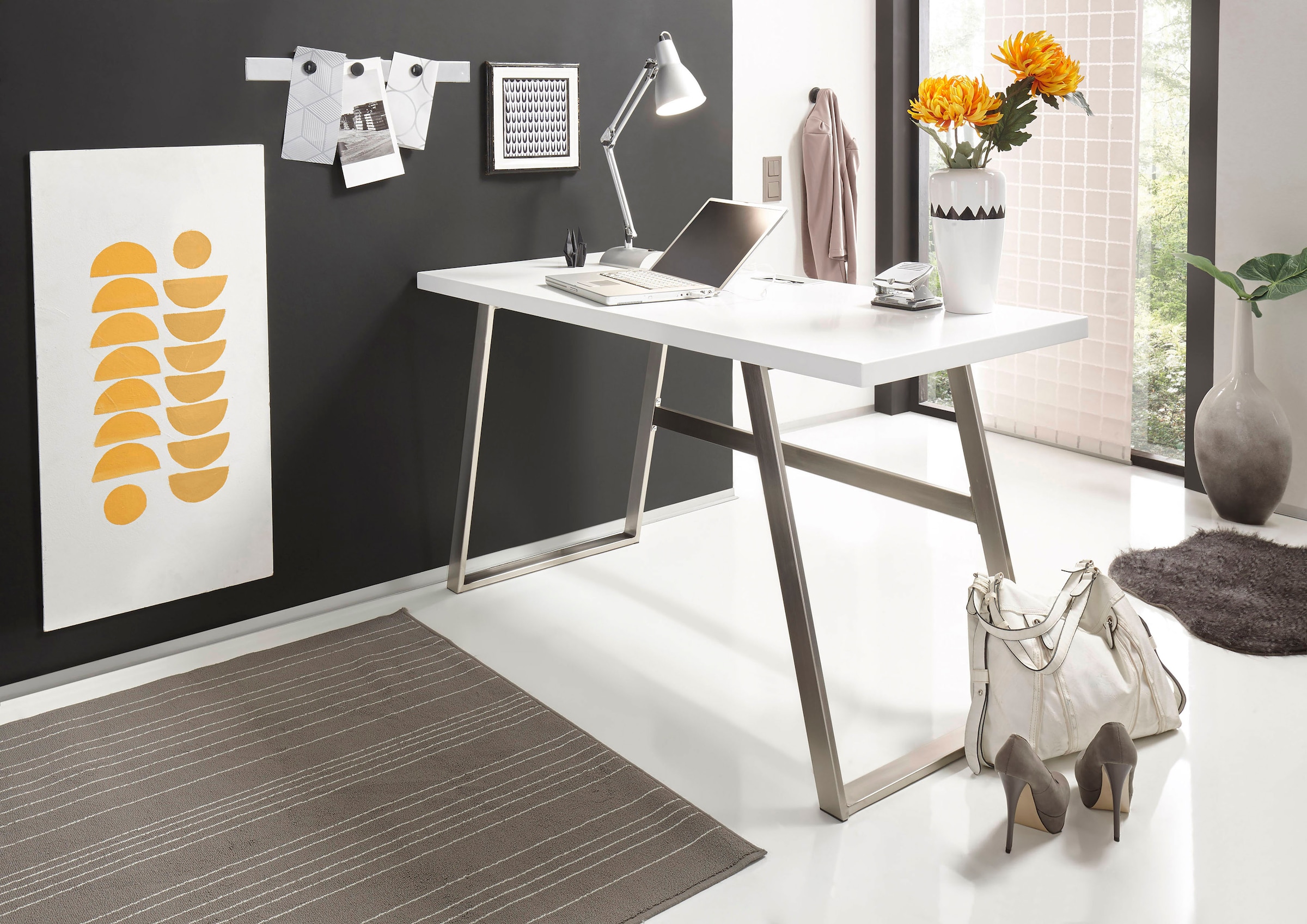 MCA furniture Schreibtisch »Andria«, Weiss matt lackiert mit Kabeldurchlass, Breite 140 cm