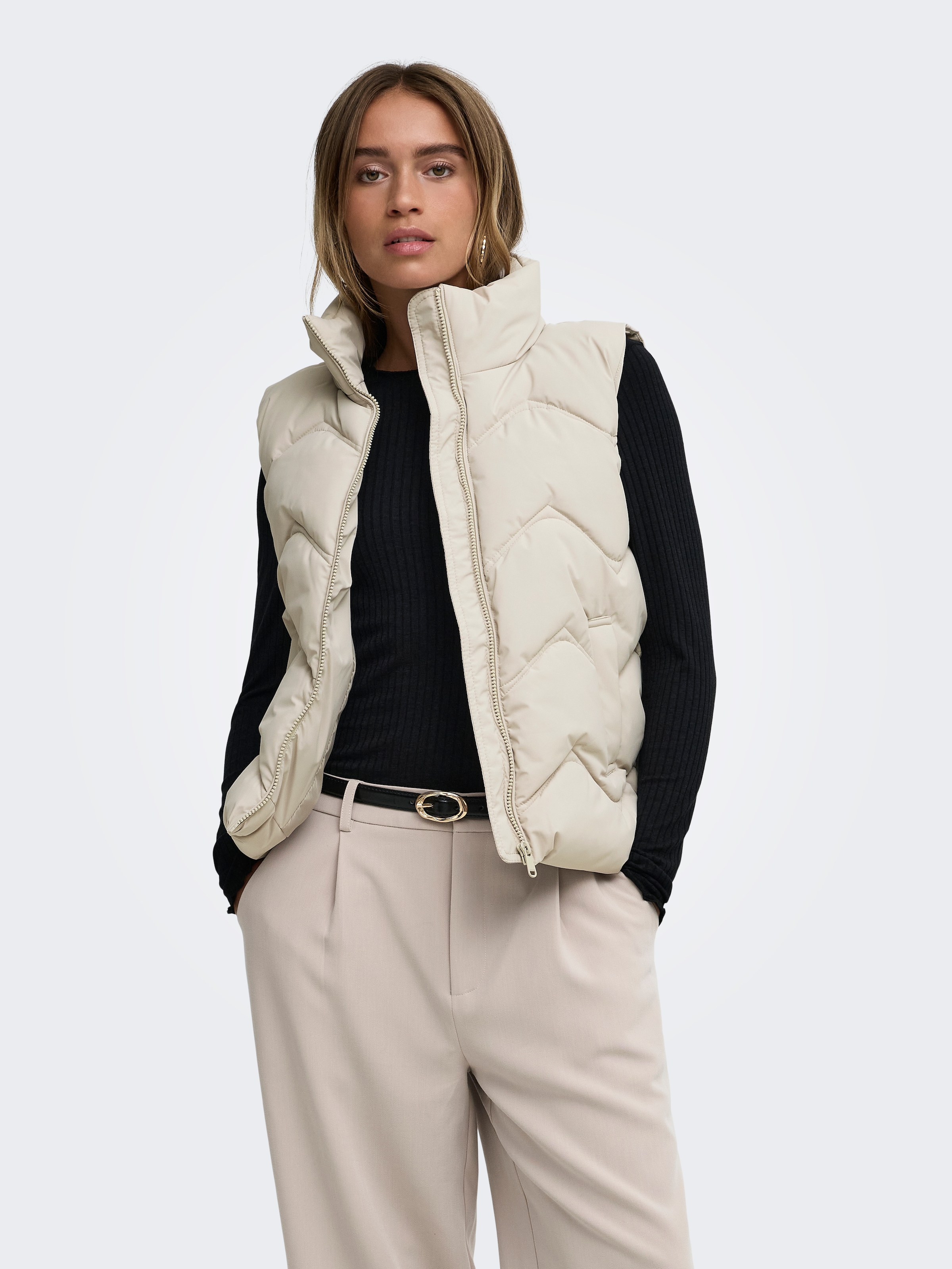 JDY Gilet matelassé »JDYPOWER SHORT WAISTCOAT OTW HAB« fibre synthétique
