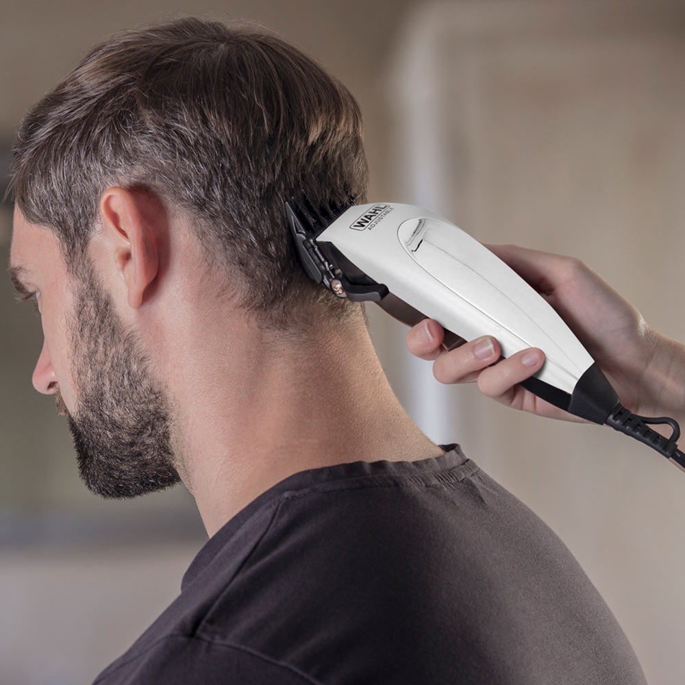 Wahl Haar- und Bartschneider »Home Pro Deluxe Combo«, 10 Aufsätze, Einstellbarer Verstellhebel, Batteriebetriebener Mini-Trimmer