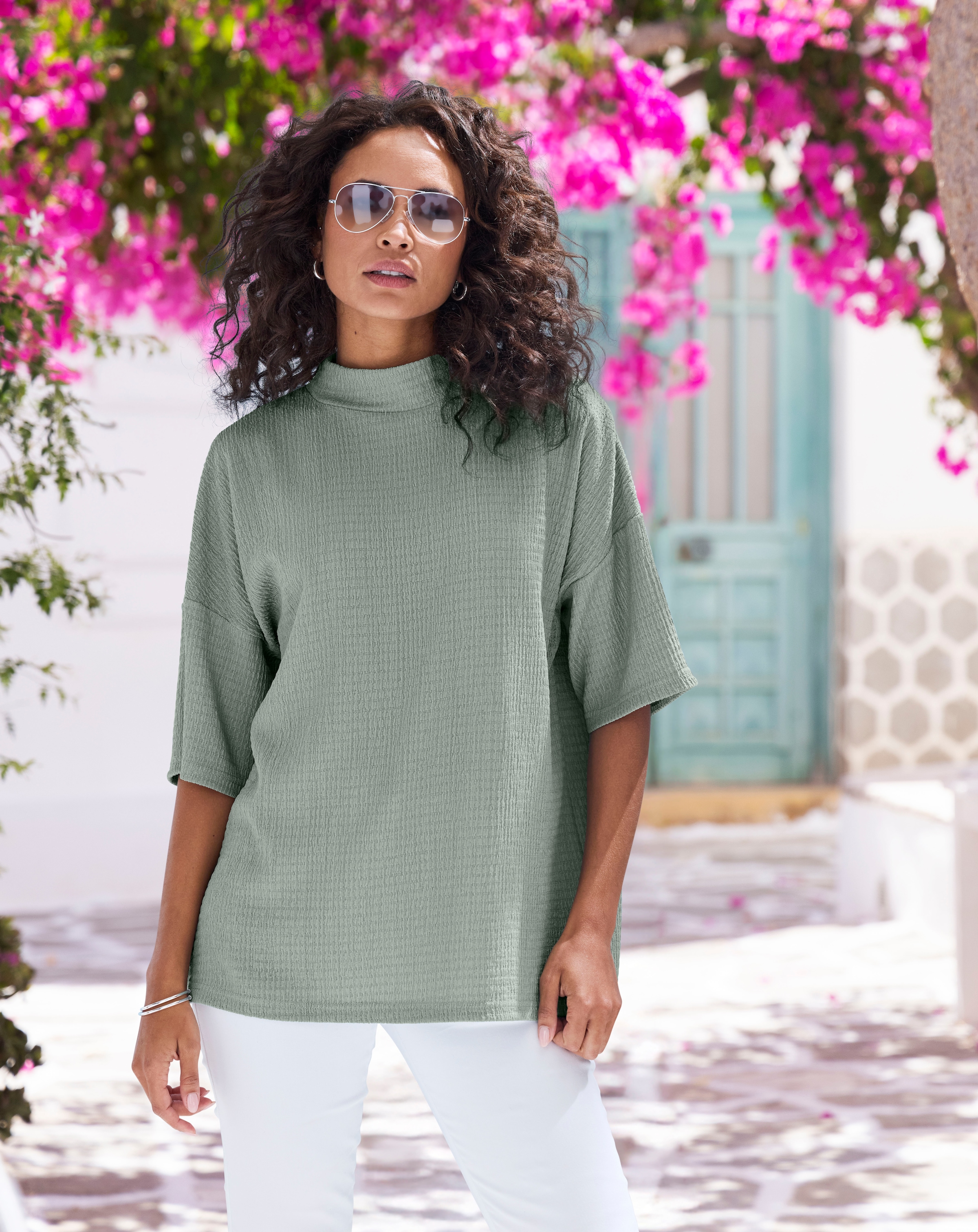 LASCANA Kurzarmshirt »mit Stehkragen«, aus bügelfreier Crêpe-Qualität
