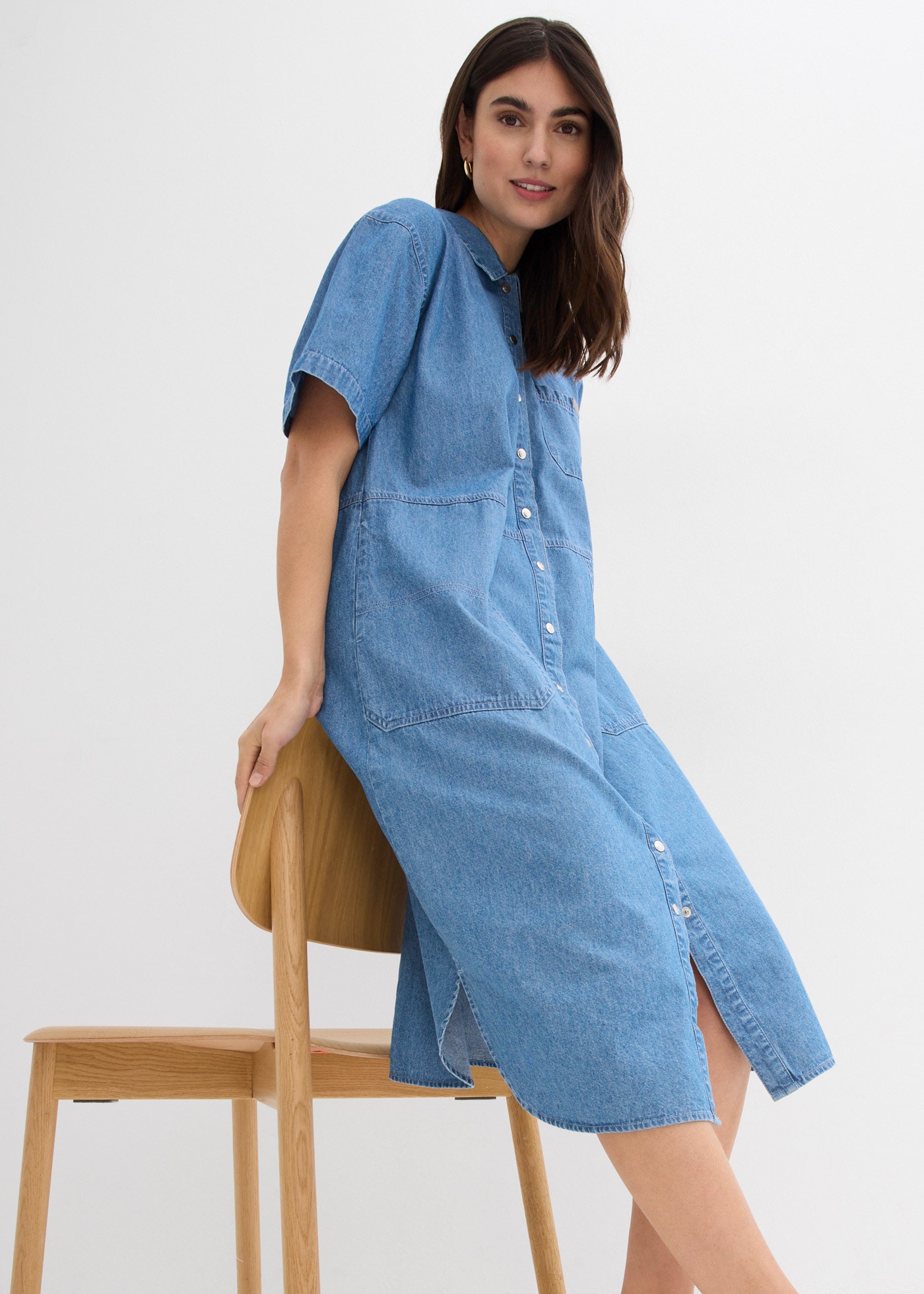 bonprix Robe en jean »Jeanskleid, Oversized« 2 cuis tlg. mit Brusttasche und dekorativer Knopfleiste