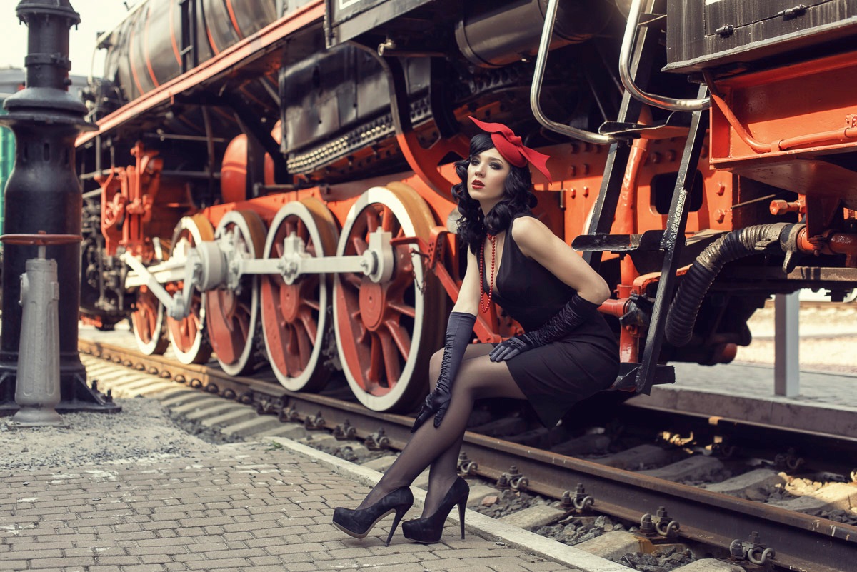 Image of Papermoon Fototapete »EISENBAHN-LOKOMOTIVE ZUG BAHNGLEISE RETRO DESIGN MODEL«, Vliestapete, hochwertiger Digitaldruck, inklusive Kleister bei Ackermann Versand Schweiz