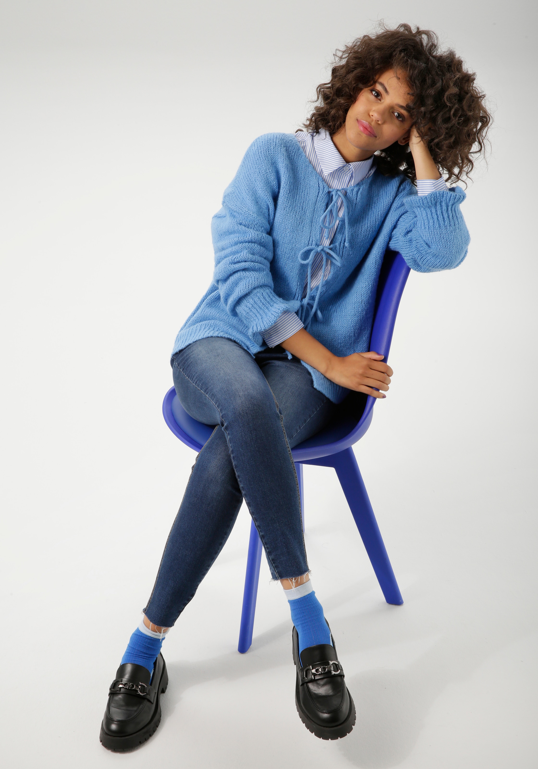 Aniston CASUAL Strickjacke, mit trendigen Bindebändern zu schliessen - NEUE KOLLEKTION