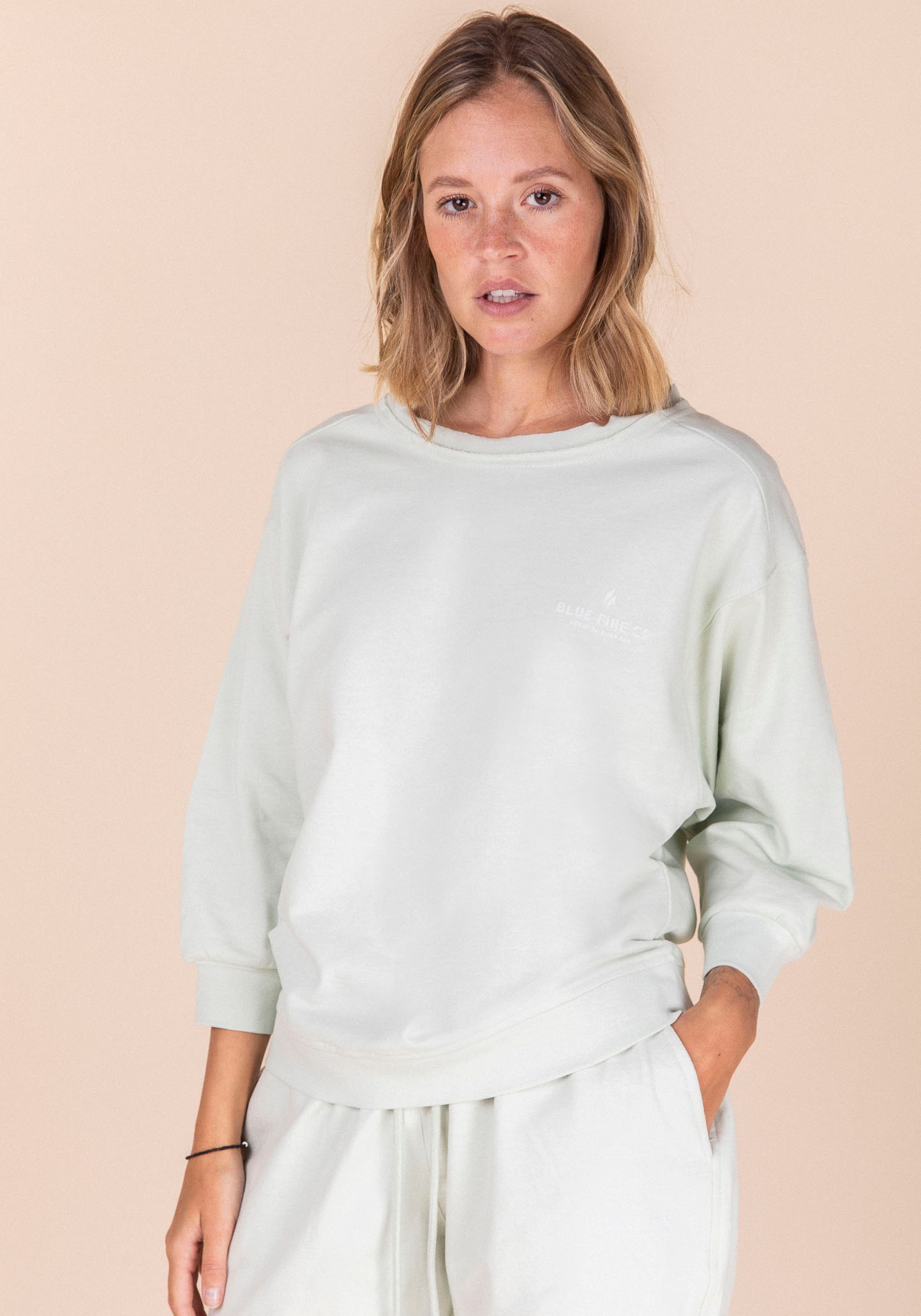 Image of BLUE FIRE Sweatshirt »CORI«, mit Logodruck auf der Brust bei Ackermann Versand Schweiz