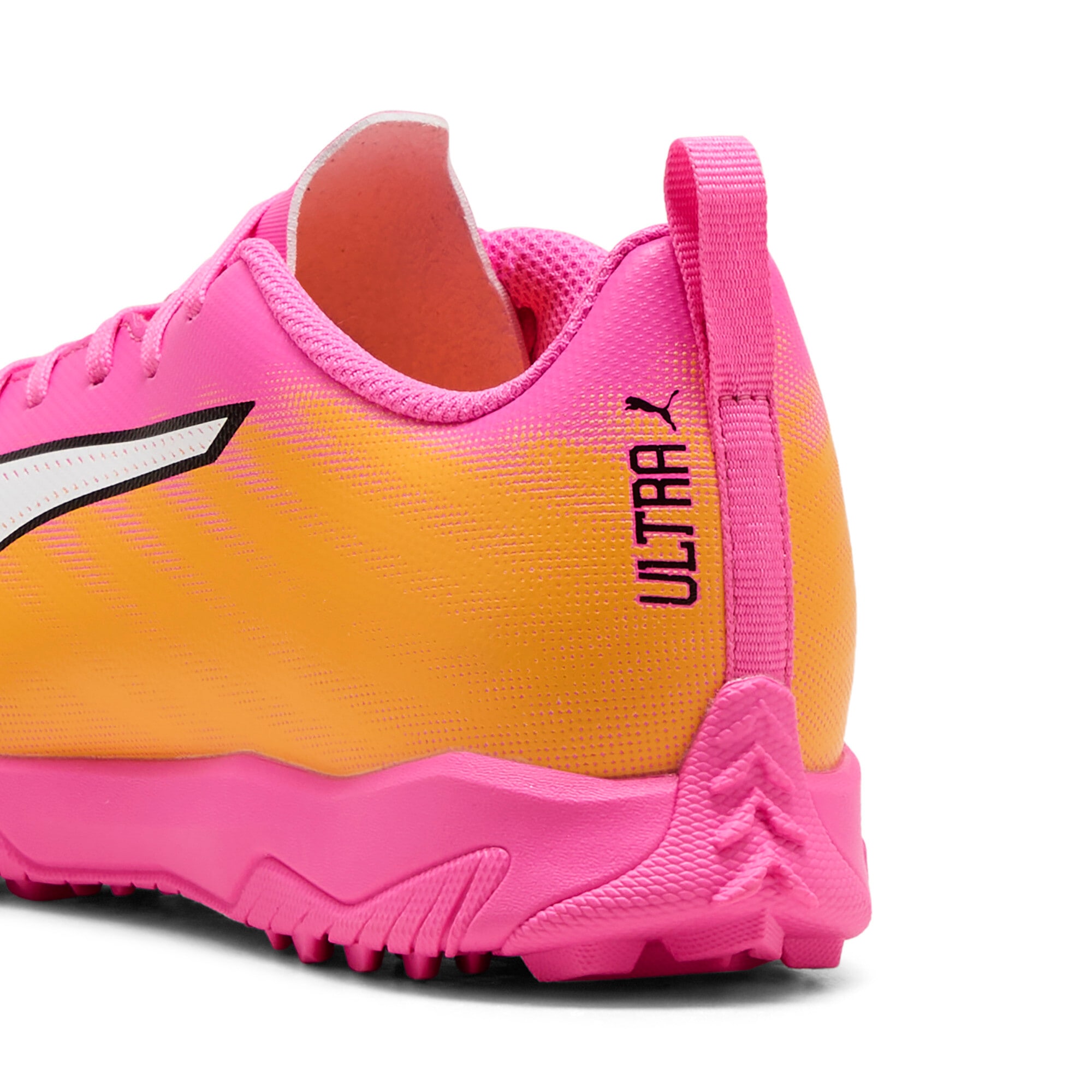 PUMA Chaussure de football »ULTRA 6 PLAY TT JR«  pour gazon synthétique et sols naturels durs, mesh fonctionnel léger