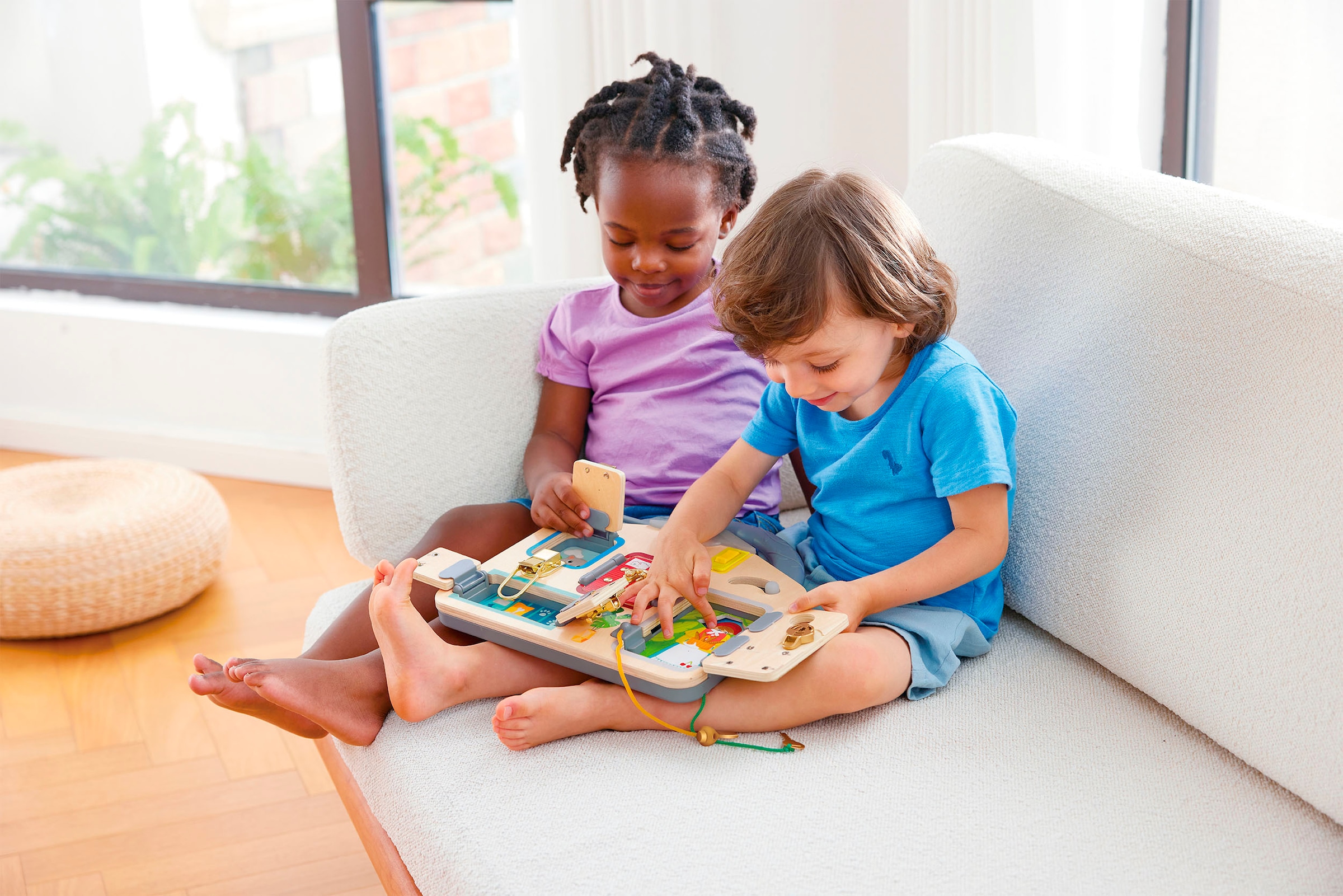 Hape Motorikbrett »Spiele-Tafel Schloss & Schlüssel« mit Lichtfunktion