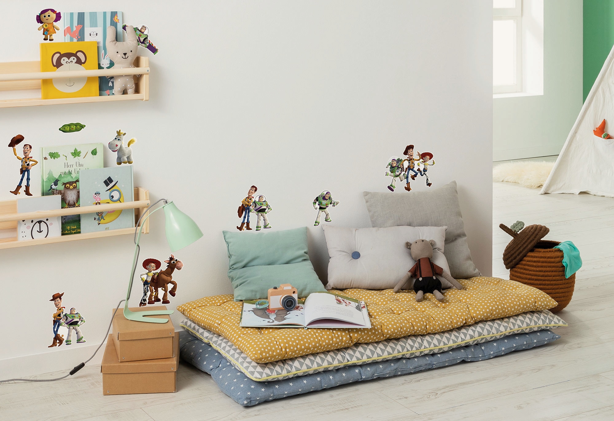 Image of Komar Wandtattoo "Disney and Pixar Toy Story Buddies" 50 x 70 cm (Breite x Höhe) - Kinderzimmer, Wandsticker