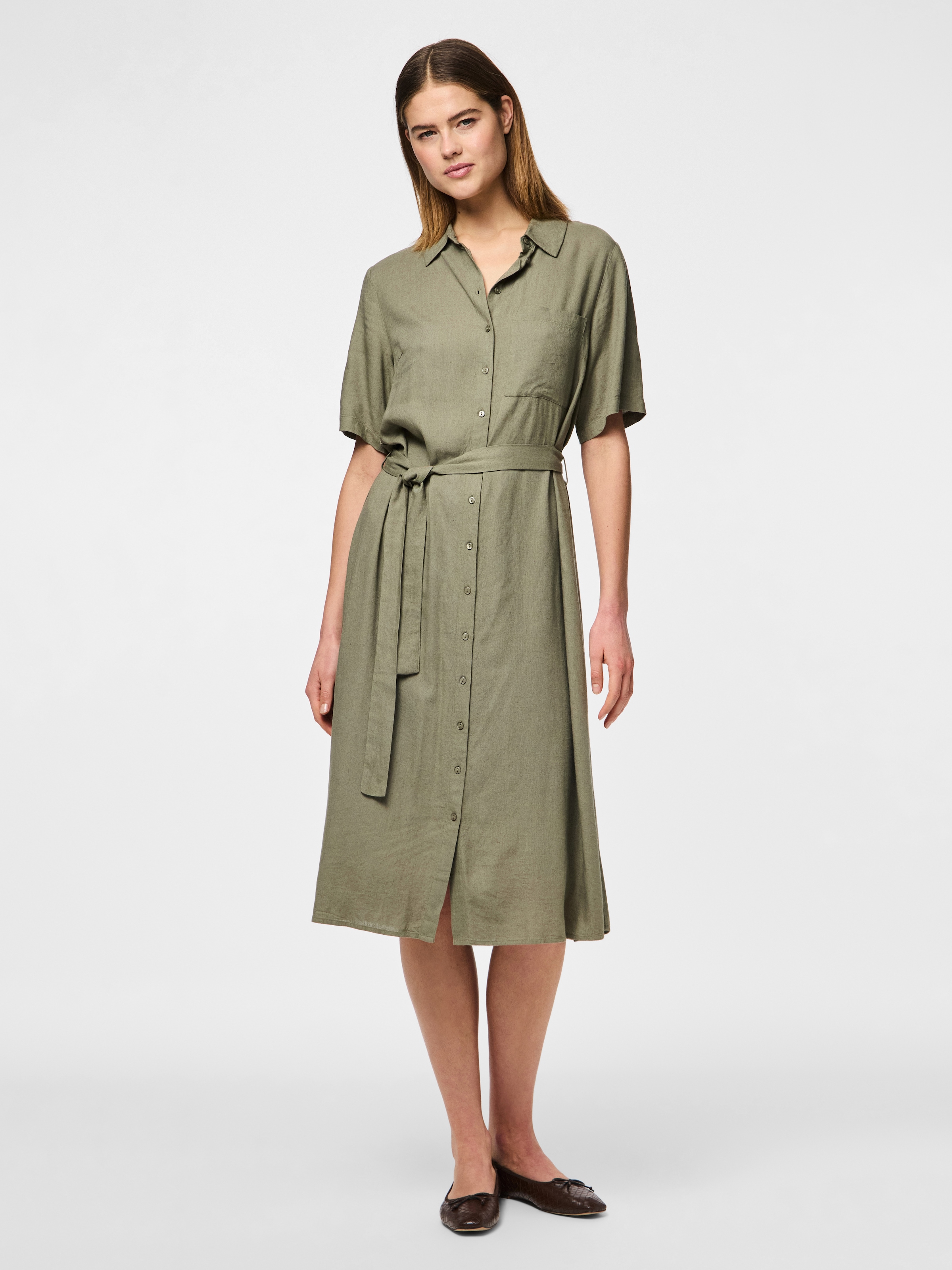 pieces Robe chemisier »PCPIA 2/4 MIDI SHIRT DRESS WVN NOOS« Poche poitrine avec ceinture à nouer