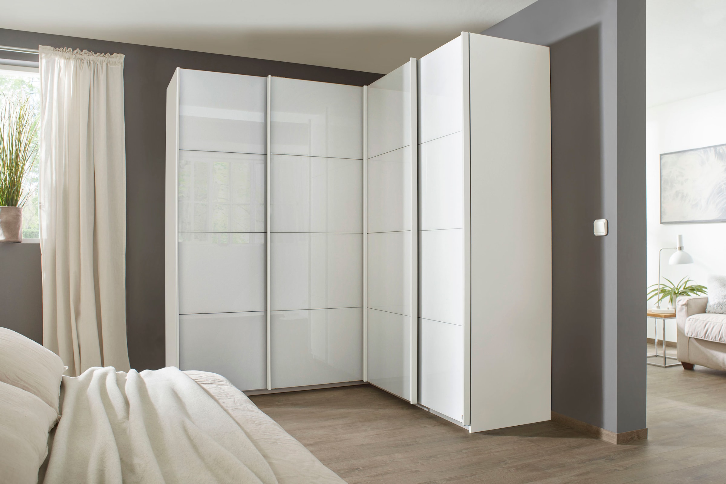 rauch Schwebetürenschrank »Kleiderschrank Garderobe Eckkleiderschrank QUADRA mit edler Glasfront« Mass 181x187 cm, Höhen 210/229 cm, inkl. Soft-Close-Funktion,  extra grosser Eckschrank inkl. Schubladeneinsatz MADE IN GERMANY