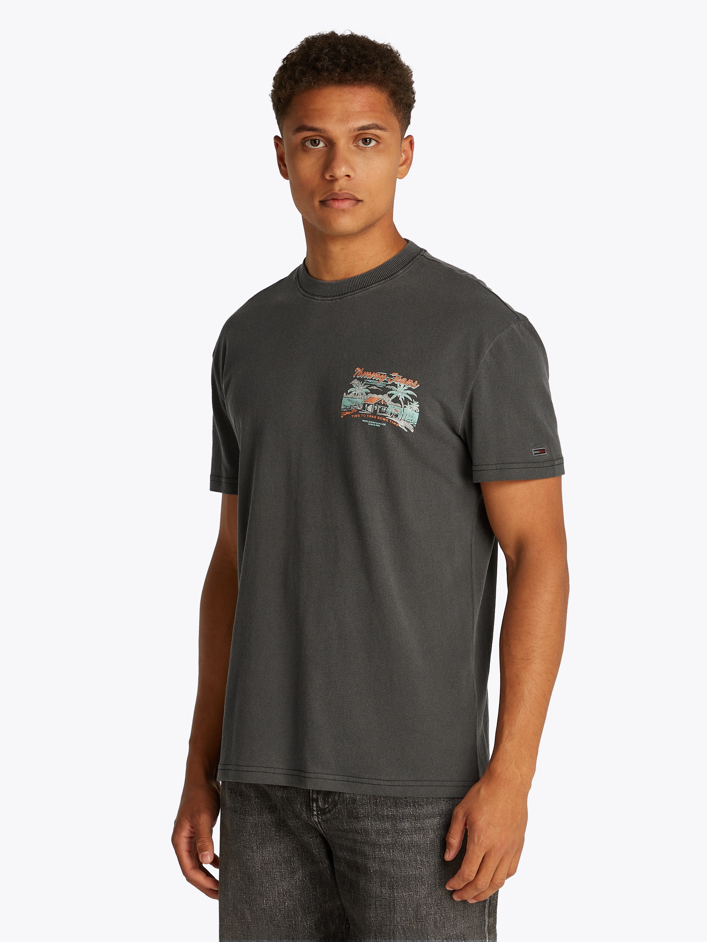 Image of Tommy Jeans T-Shirt "TJM REG CABANA SS TEE EXT" mit grossem Rückenprint Backprint Washed Out