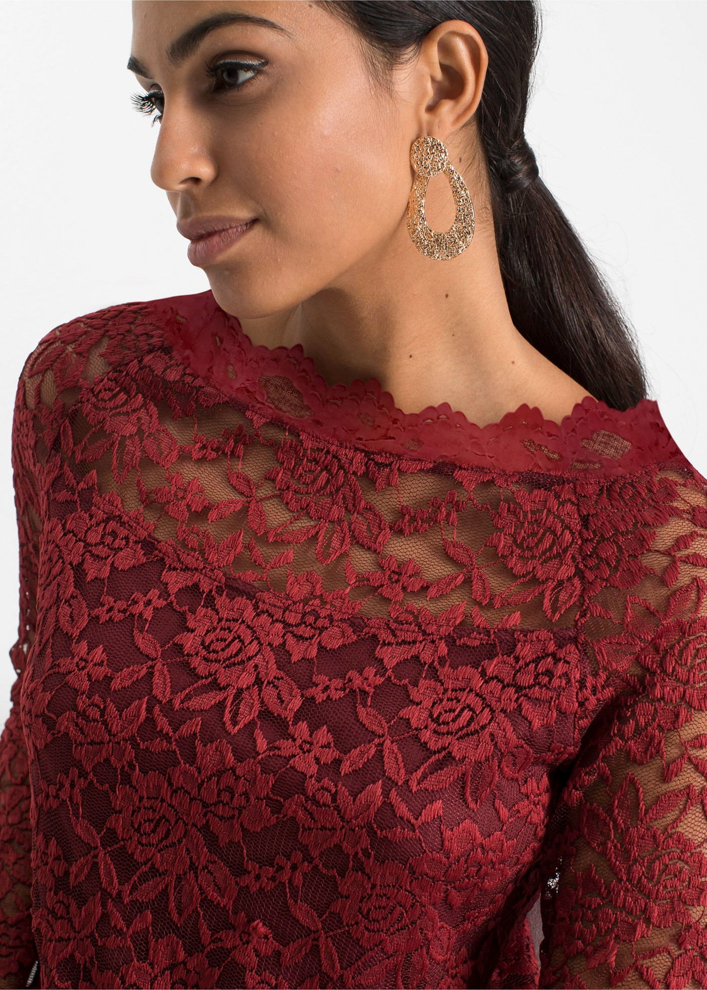 bonprix T-shirt à manches longues Slim fit Passform, mit Spitzen-Details, unifarben