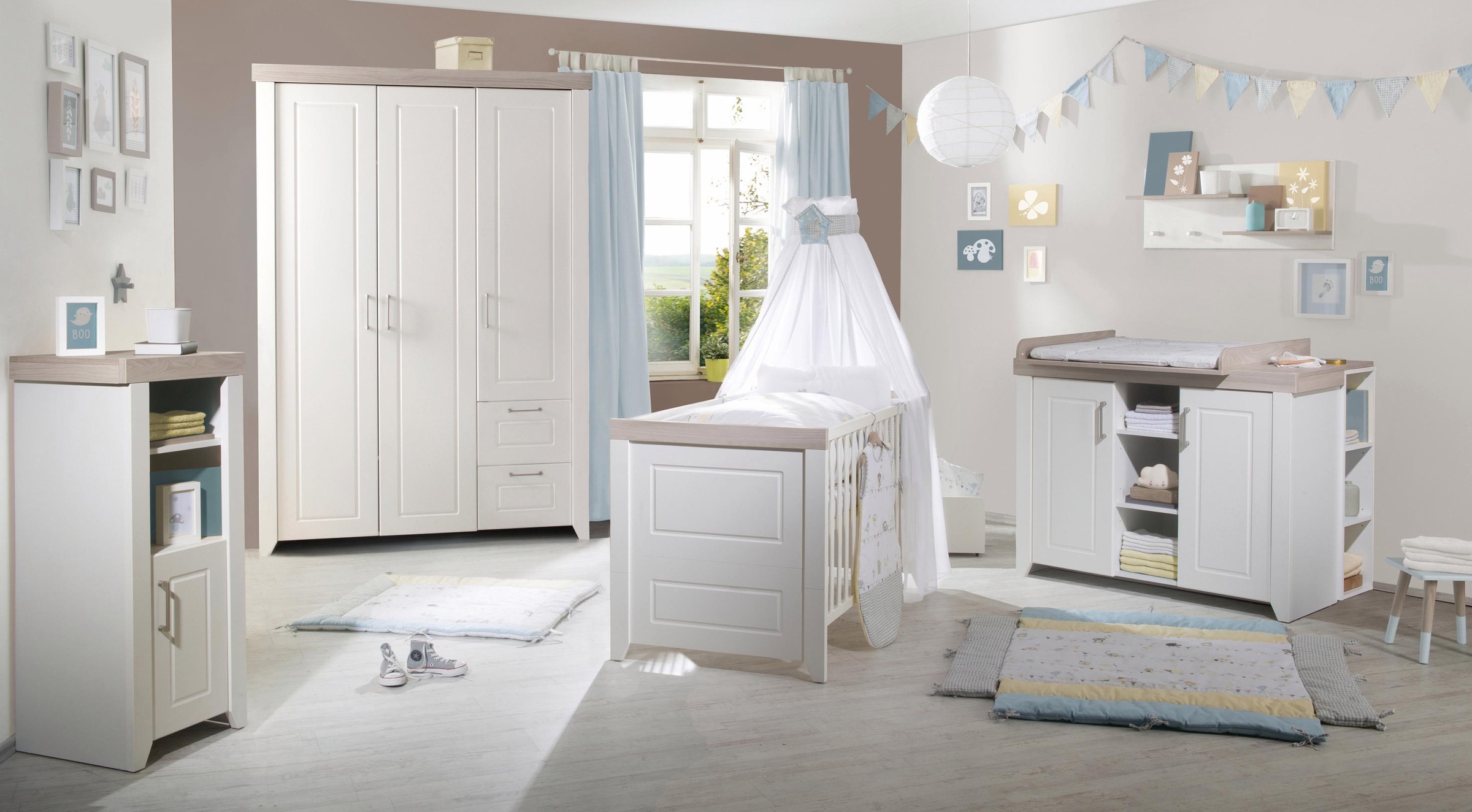 Image of roba® Babyzimmer-Komplettset »Felicia«, (Set, 3 St., Kinderbett, Wickelkommode, Kleiderschrank), mit Kinderbett, Schrank und Wickelkommode bei Ackermann Versand Schweiz