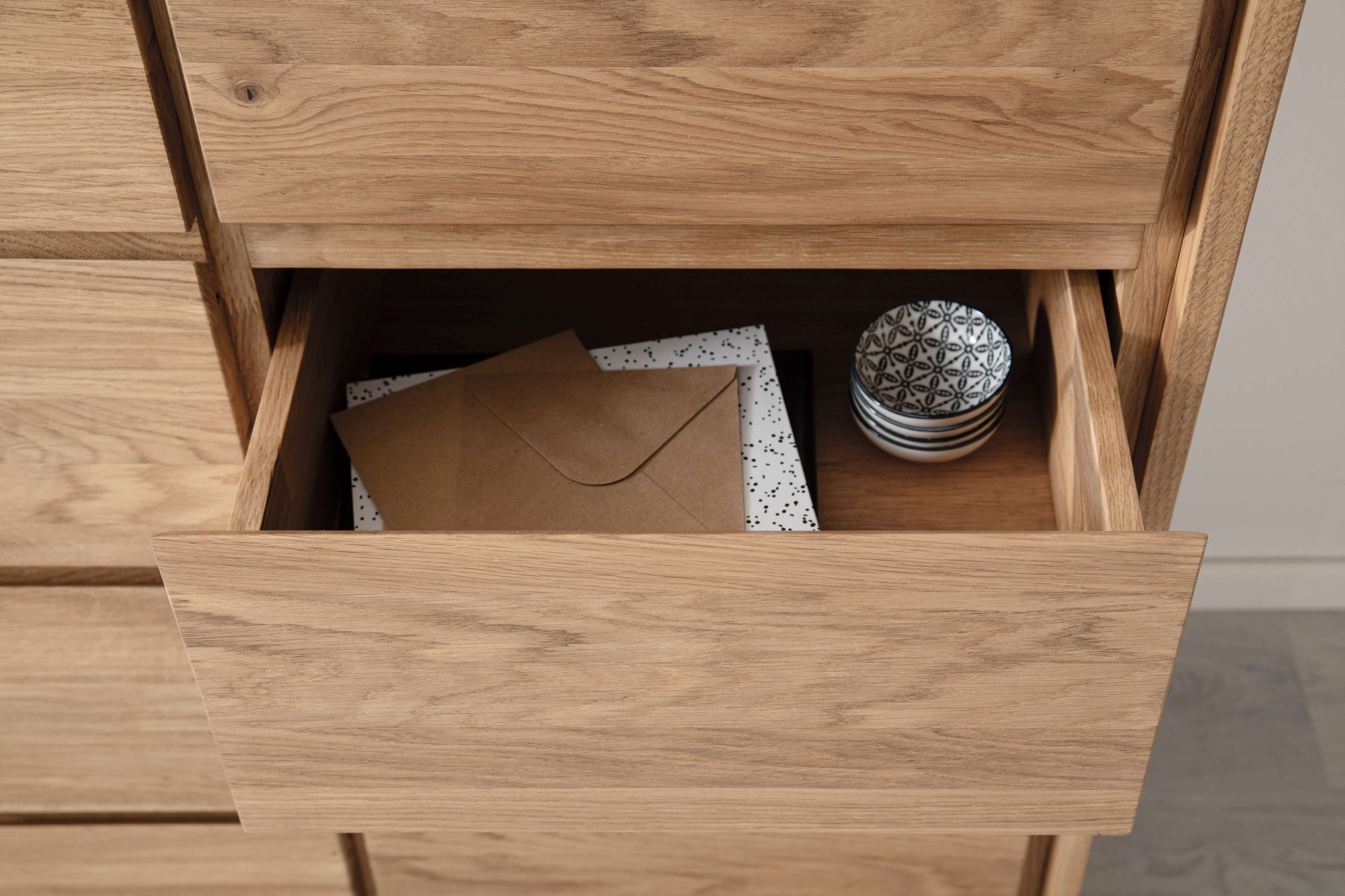 Home affaire Kommode »Zetra Schubladenschrank, 4x Schublade/4x Tür mit Soft-Close-Function«, Fertig montiert, Eiche Massivholz, Breite 172 cm