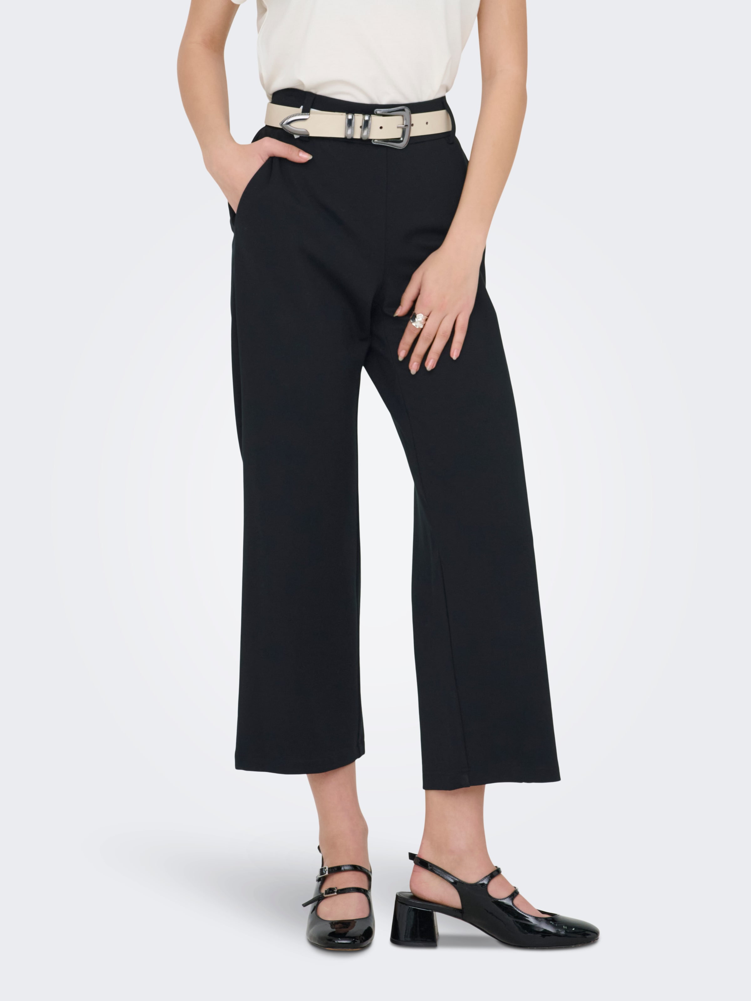 Image of ONLY Culotte "ONLPOPTRASH LIFE MW STRAIGHT CULOTTE PNT" Viskosemischung mit Stretch, elastisches Bündchen hinten