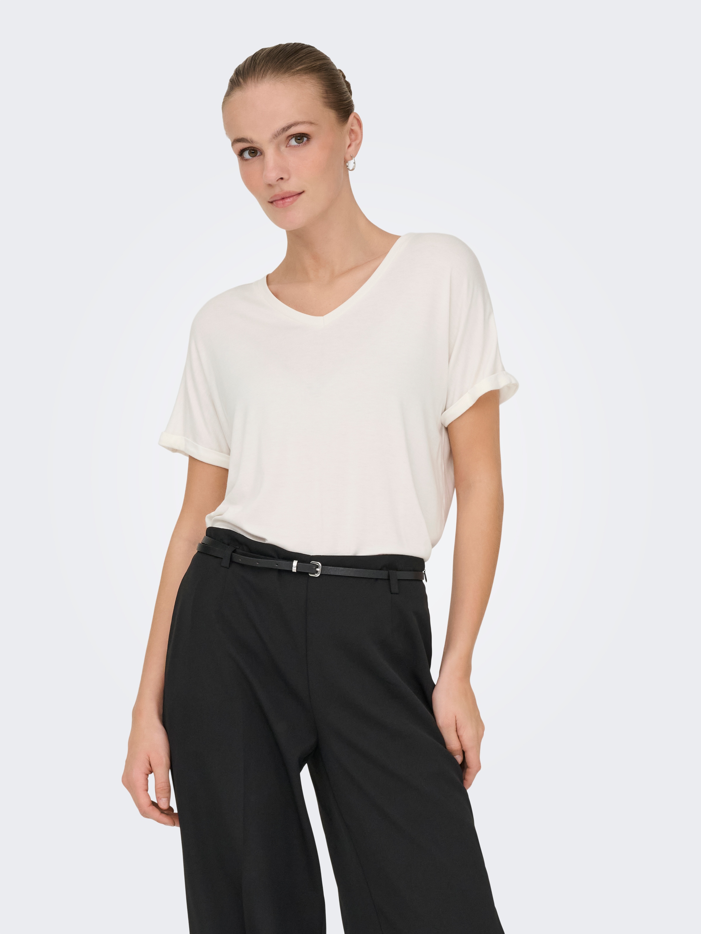 Image of JDY T-Shirt "JDYSISSY S/S V-NECK TOP JRS DIA"
