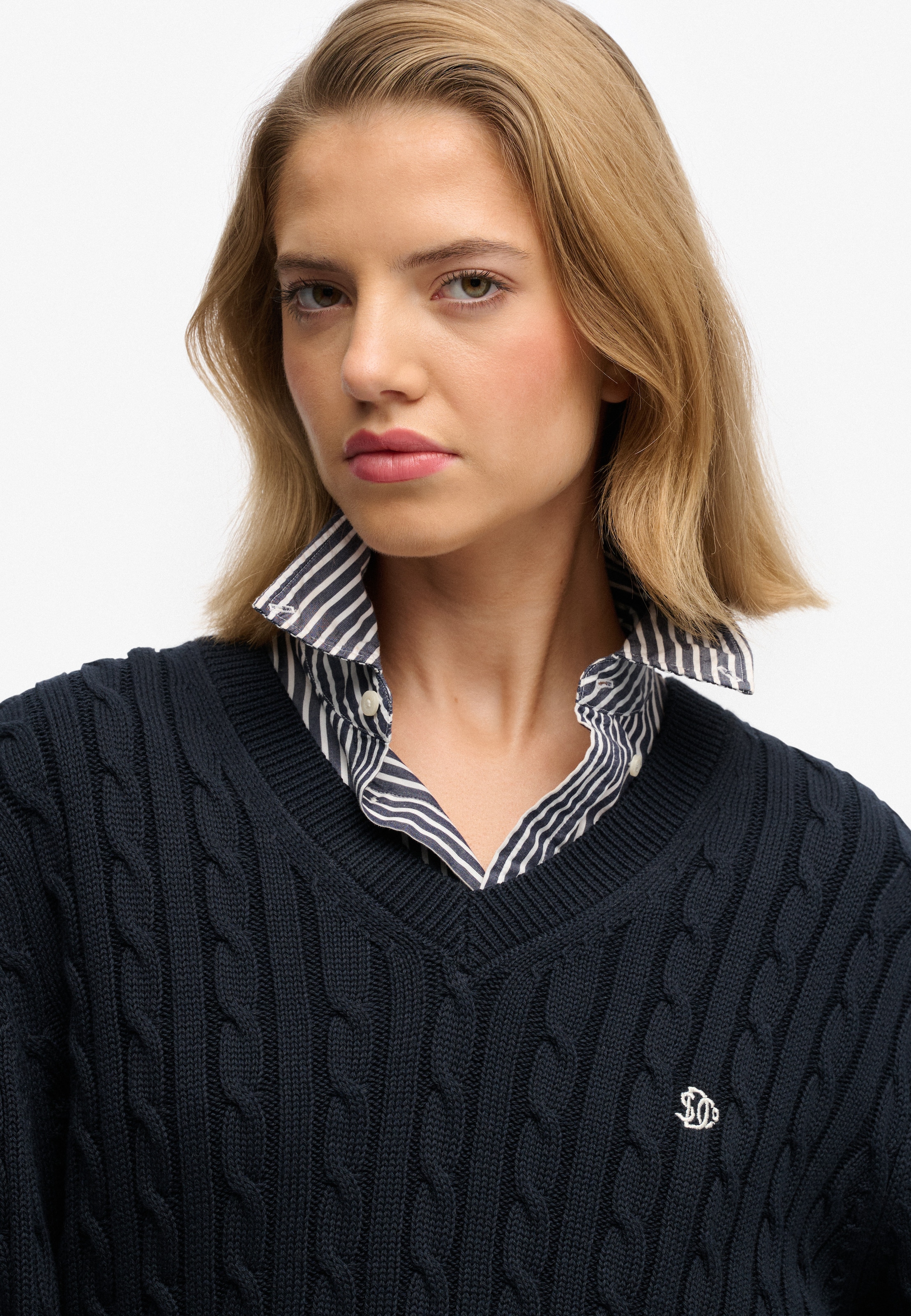 Superdry Pull col V »OVERSIZED CABLE V NECK JUMPER« coton, coupe oversized