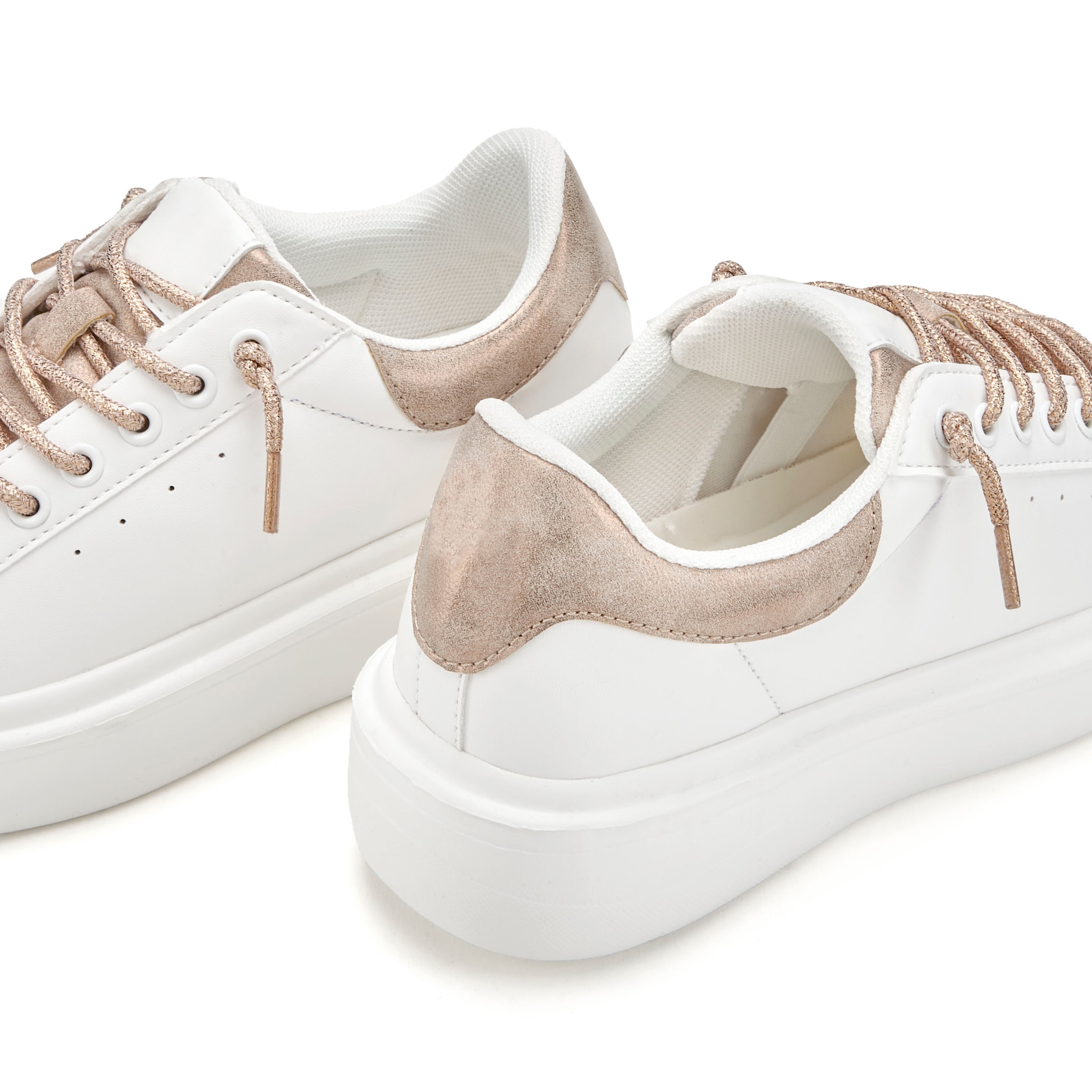 LASCANA Sneaker »Slip-On-Sneaker«, mit Metallicdetails, Freizeitschuhe VEGAN