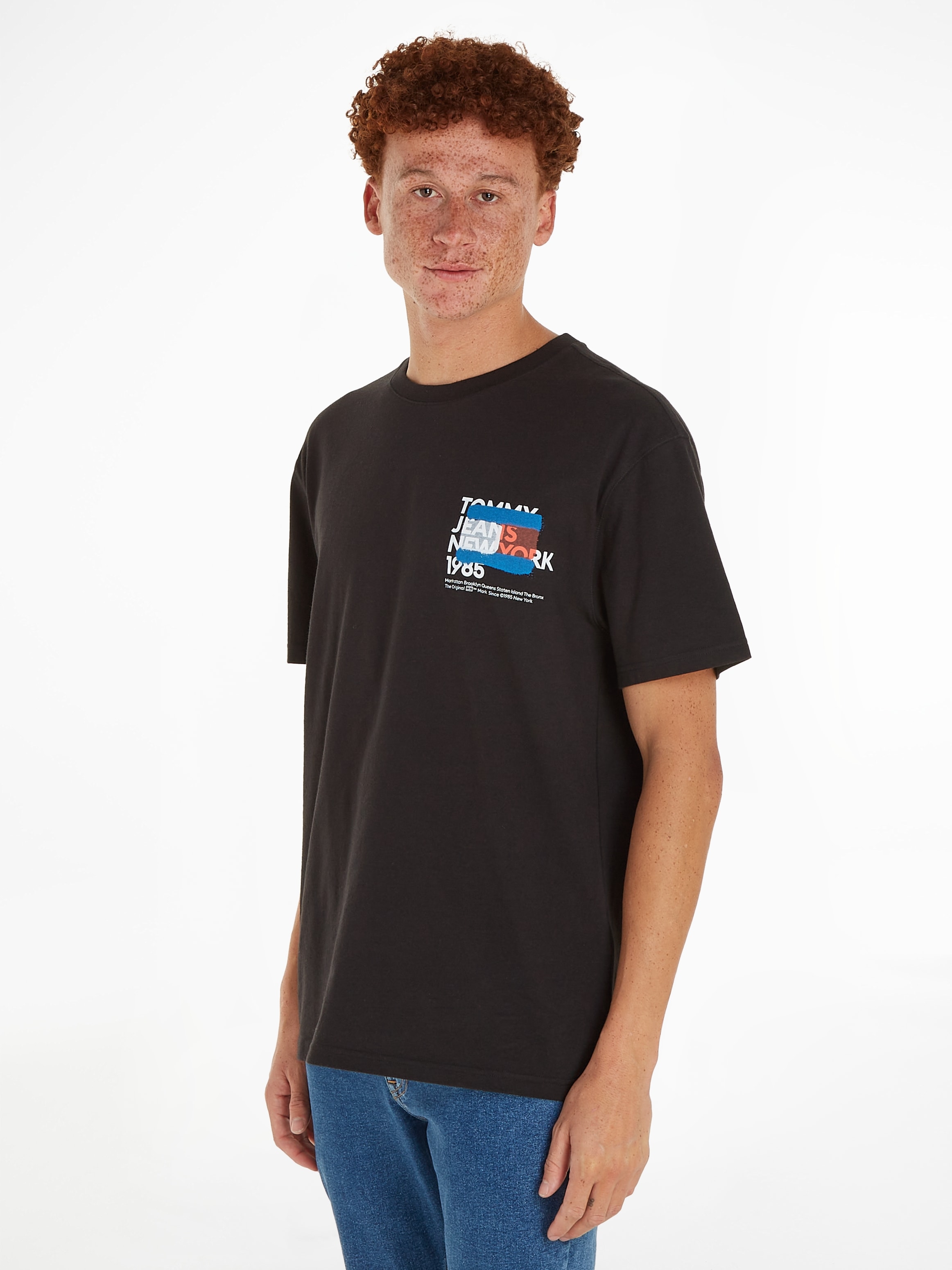 T-Shirt »TJM TOMMY NY GRAFFITI FLAG TEE«, mit grossem Aufdruck von Tommy Jeans