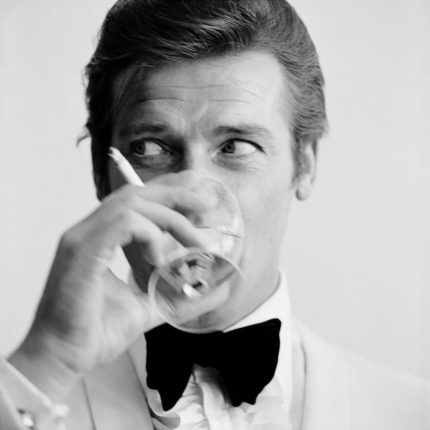 queence Acrylglasbild »Roger Moore«, Schwarz-Weiss-Mann-Stars, Fine Art-Print in Galeriequalität