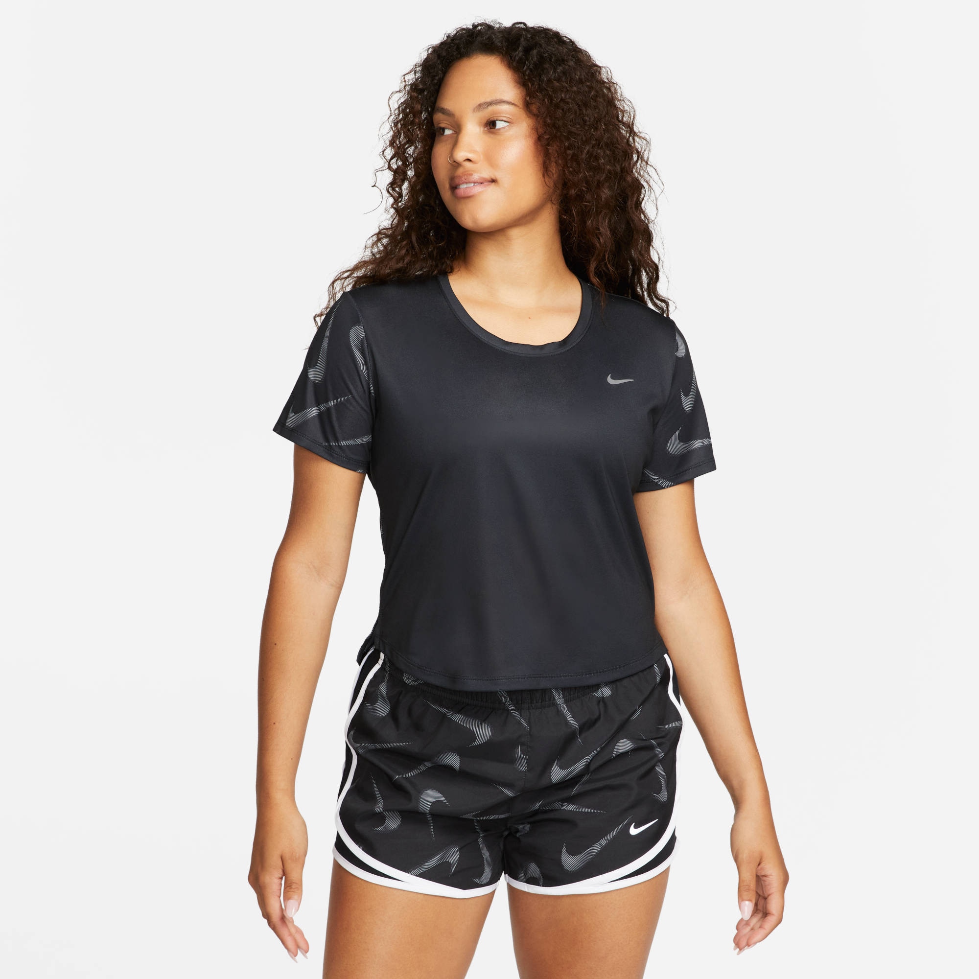Nike Laufshirt »SWOOSH DRI-FIT WOMEN'S PRINTED SHORT-SLEEVE CROP TOP«