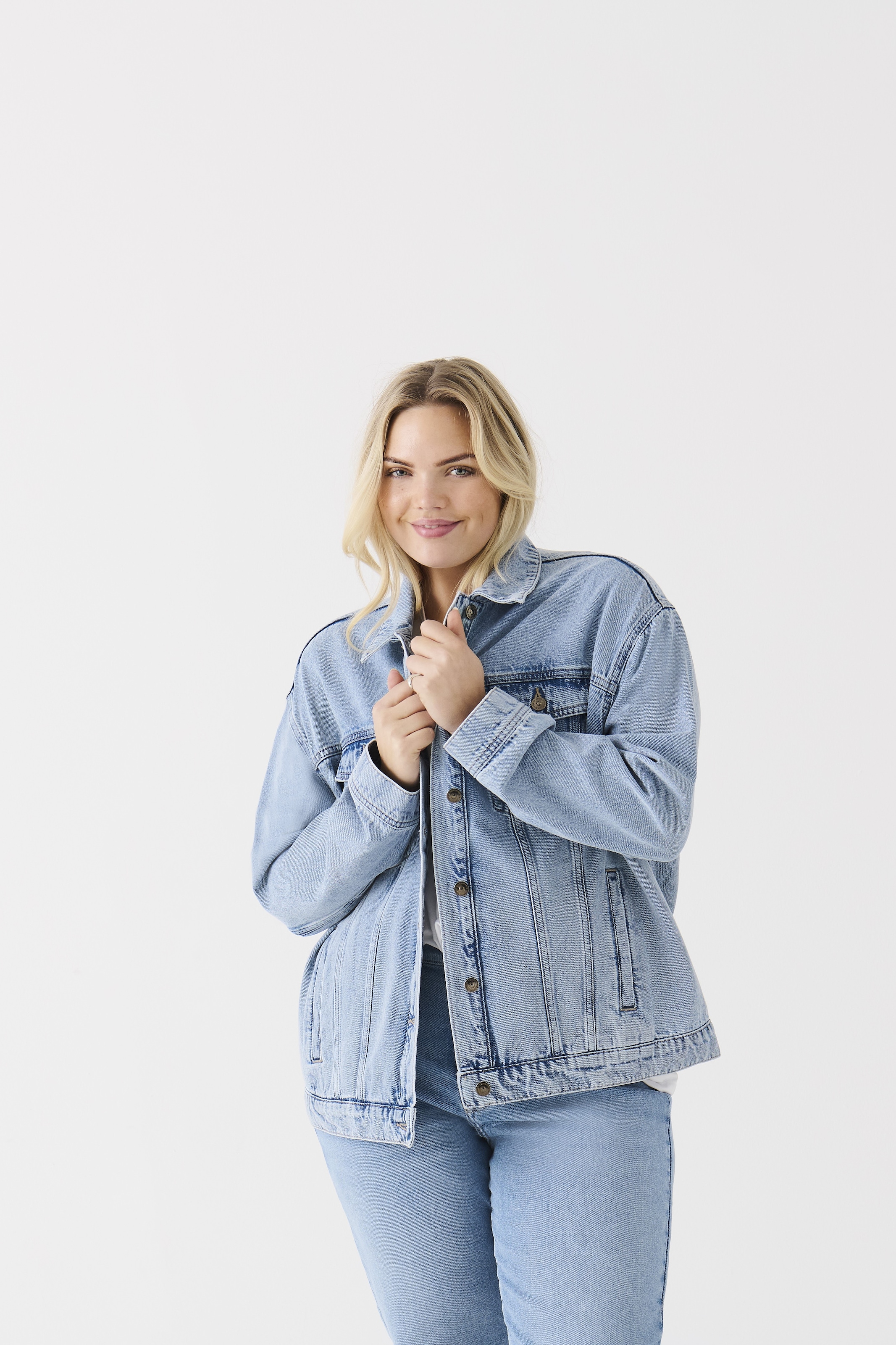 Image of ONLY CARMAKOMA Jeansjacke "CAROCEAN L/S OVERSIZE JKT DNM NOOS"