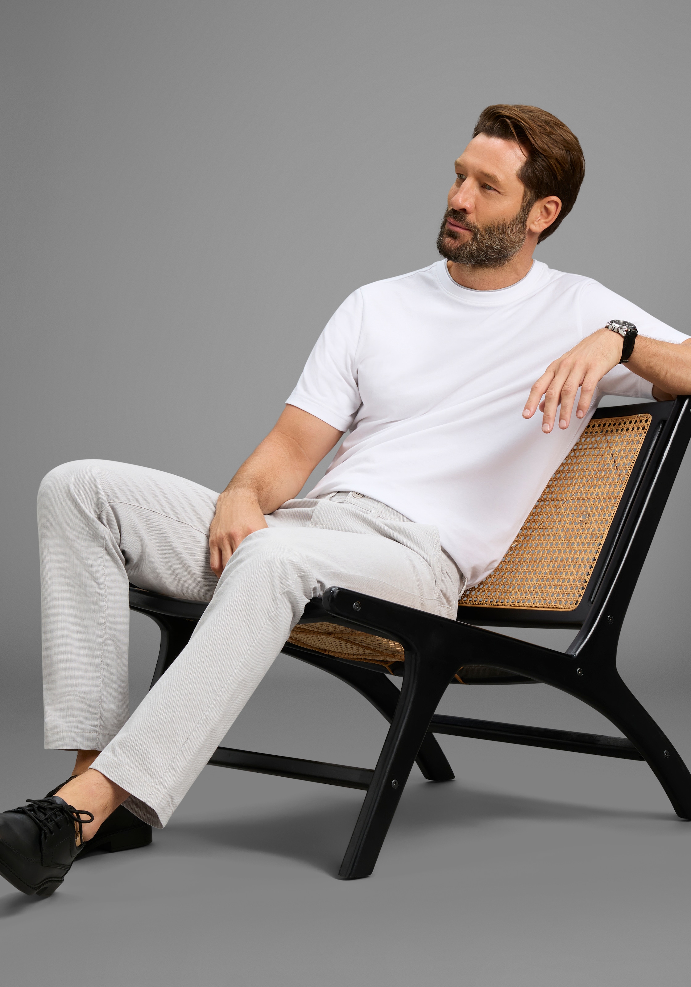 Man's World Chinos  structure légère dans le tissu
