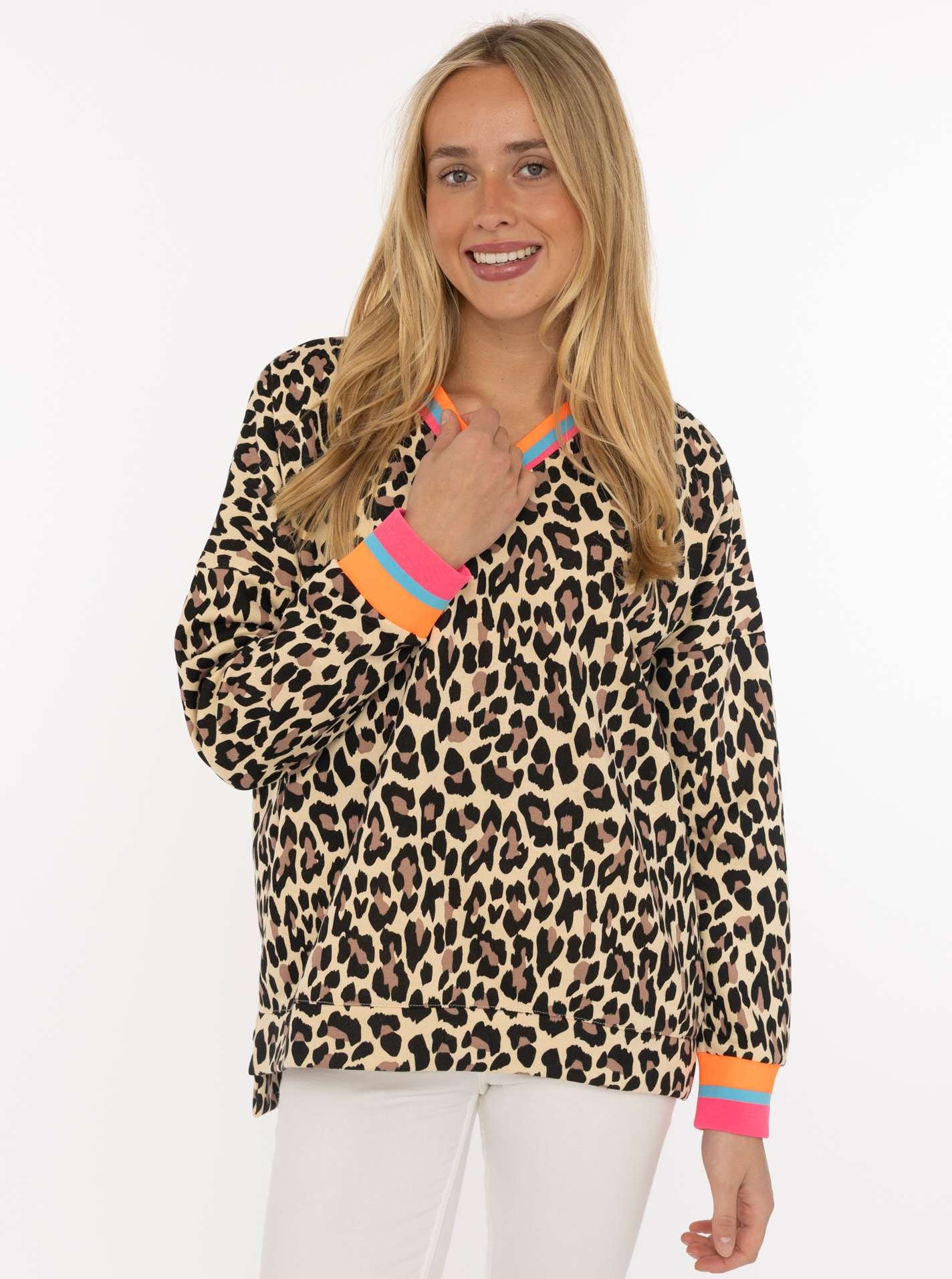 Image of Zwillingsherz Sweatshirt ""Leo Allover Neon Kante"", mit trendiger Leo-Optik, Vokuhila-Schnitt und neonfarbenen Details