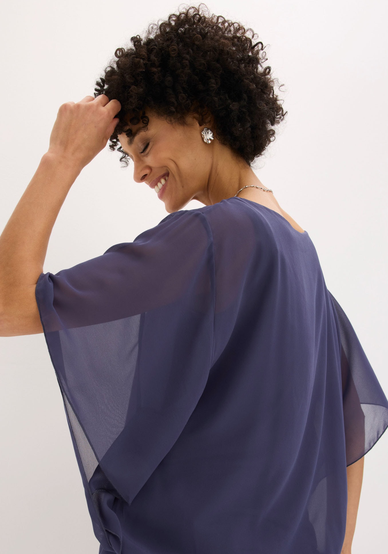 bonprix Chiffonbluse »Chiffonbluse mit Untertop« Oversize-Passform, für festliche Anlässe, mit elastischem Bund