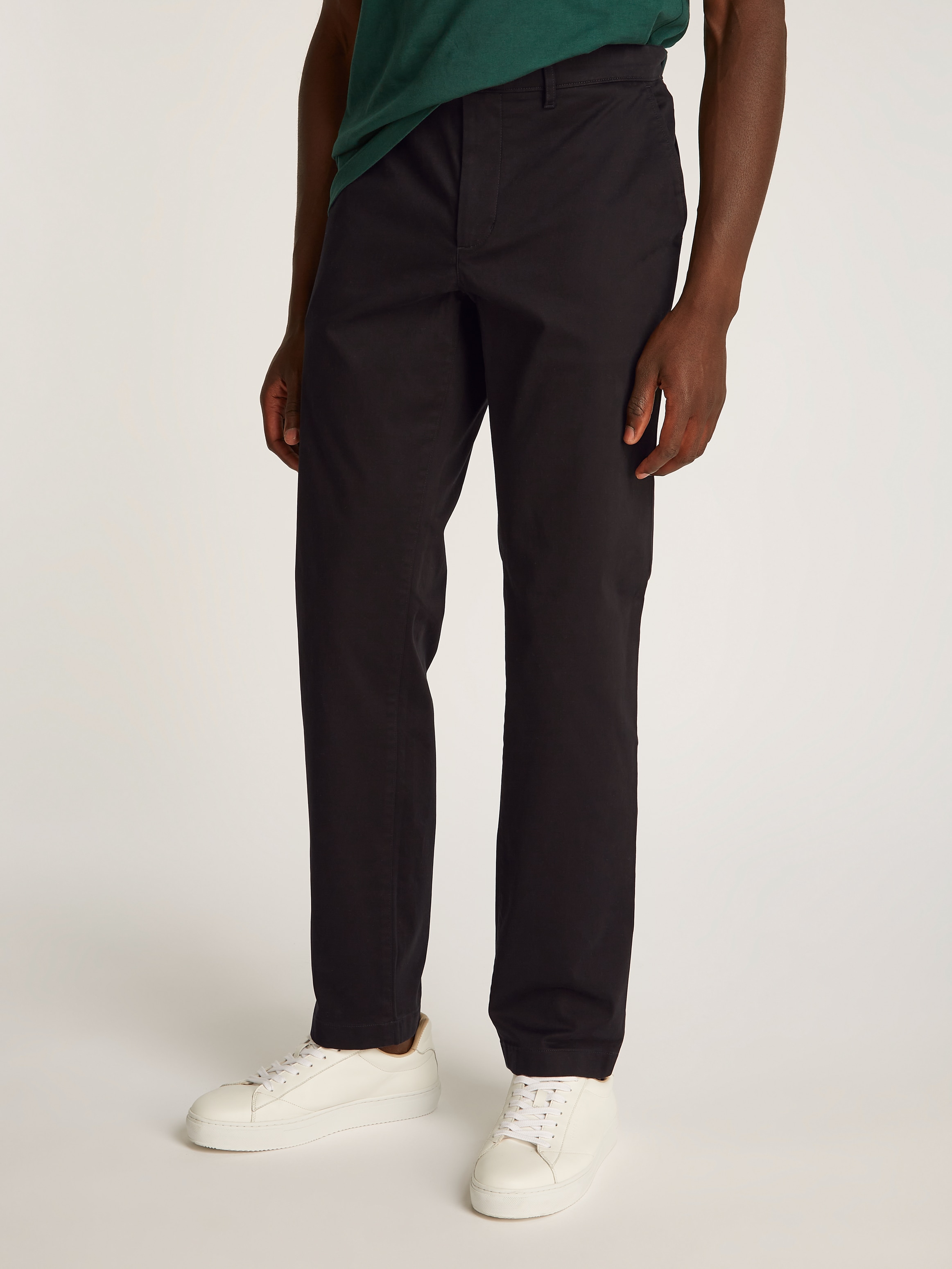 Tommy Hilfiger Chinohose »DENTON CHINO SATIN«, mit Gesässtaschen mit Knopf, Logostickerei