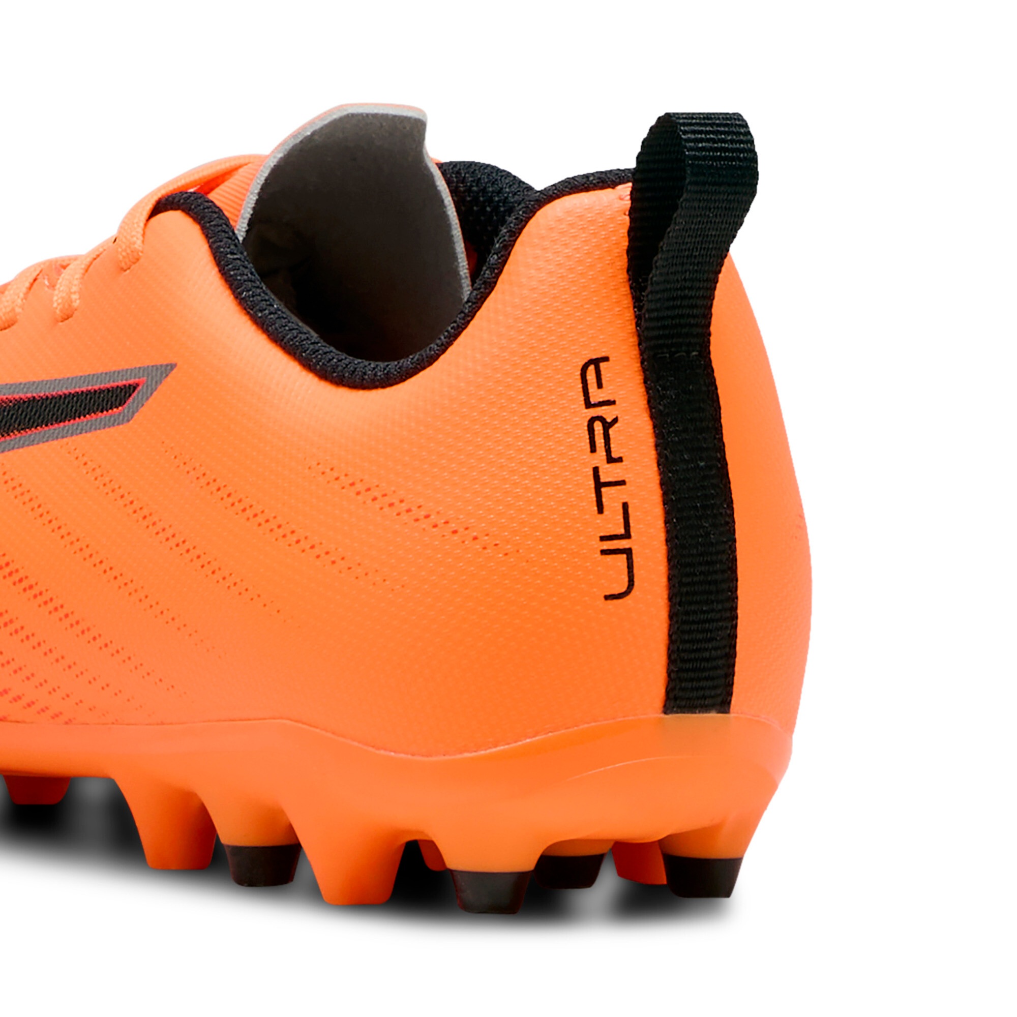 PUMA Chaussure de football »ULTRA 6 PLAY MG JR«  pour gazon synthétique et sols durs naturels, mesh fonctionnel léger