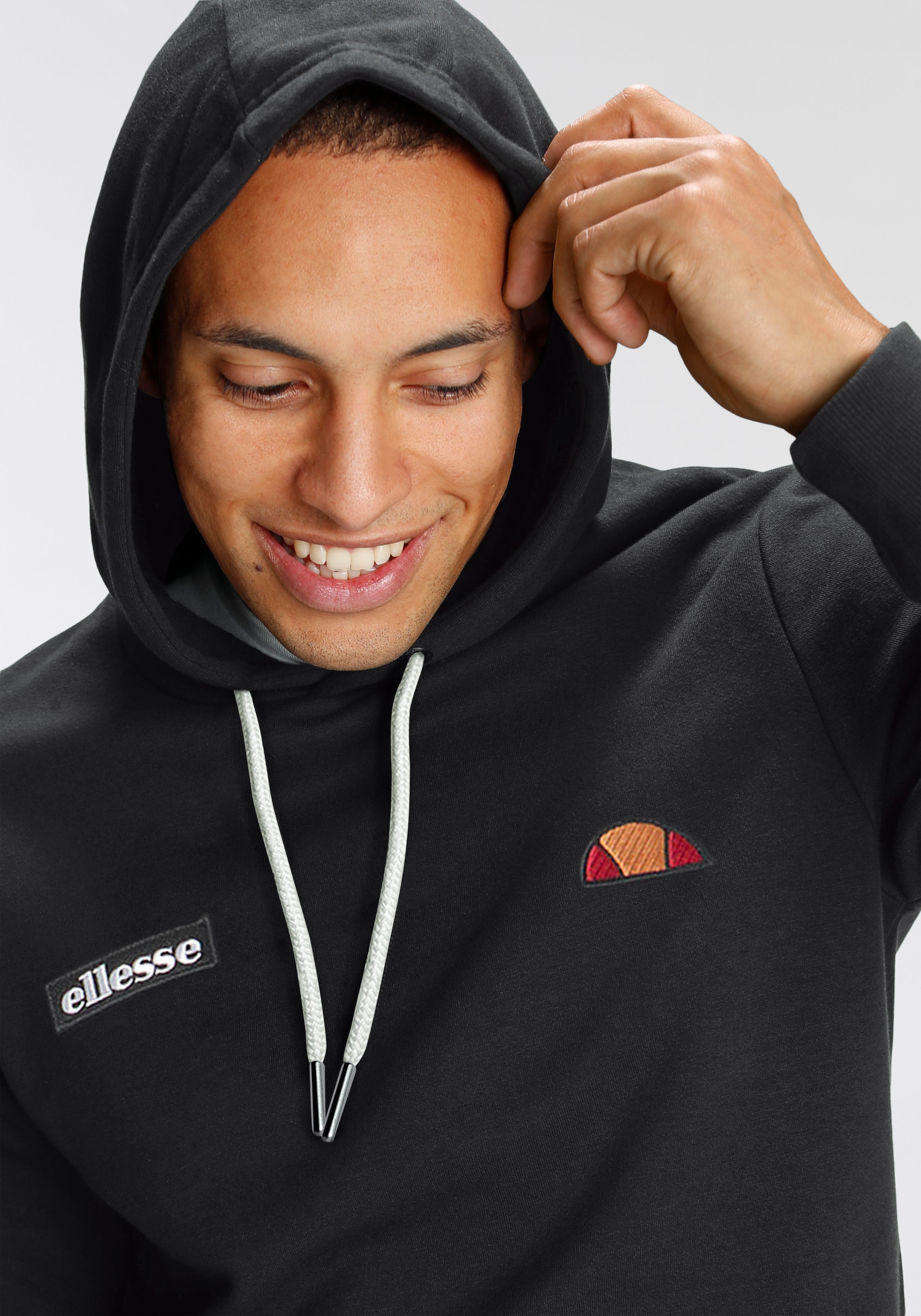 Ellesse Jogginganzug 2 Stk. zweiteiliges Set, für sportliche Aktivitäten und Freizeit