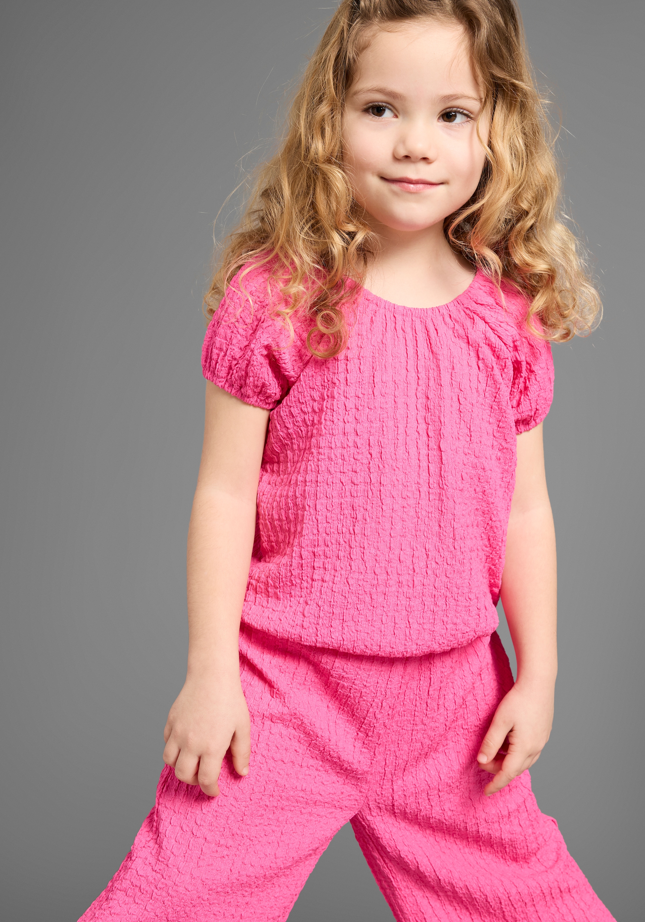 KIDSWORLD Shirt & Hose »Set: Carmen-Top + Hose« Set, 2, 2 Stk. tlg. Ganzes Outfit: Shirt mit Raglanärmeln und Hose
