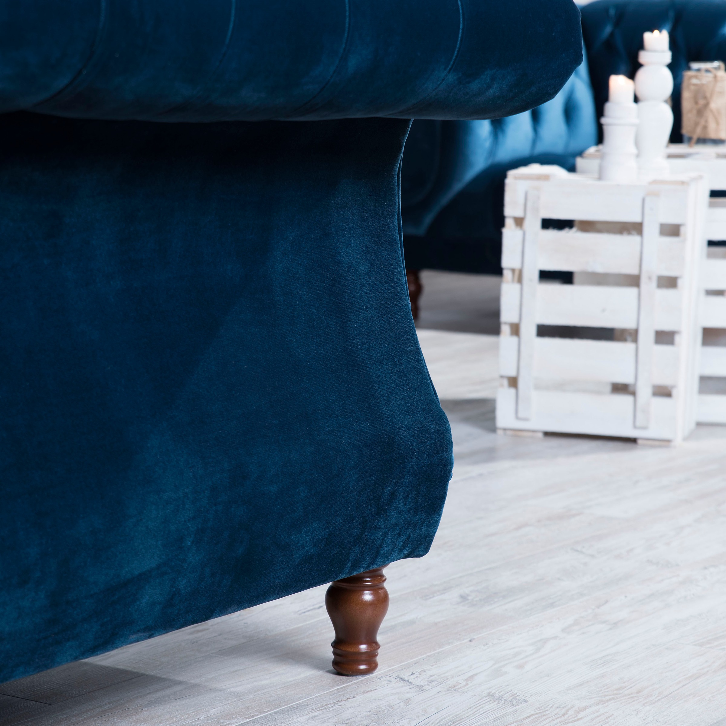 Max Winzer® Chesterfield-Sofa »Isabelle«, Knopfheftung & gedrechselten Füssen in Buche Nussbaum, Breite 260 cm