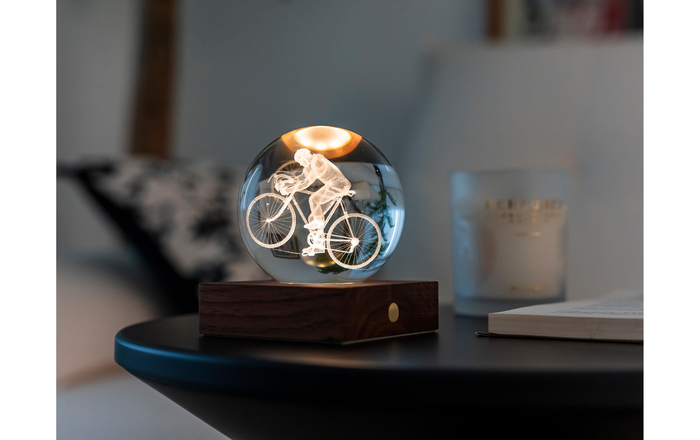 LED Dekofigur »Gingko LED Amber Radfahrer«, Holzart: Walnuss (China)