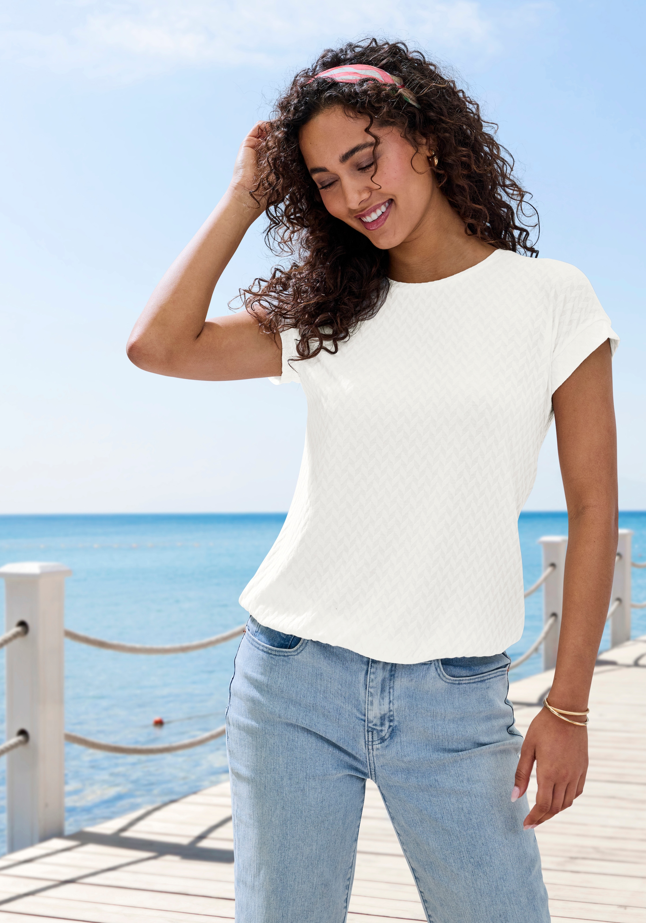 Vivance T-shirt à manches courtes »mit modischem Jacquard-Muster« aus hochwertiger Qualität mit Viskose