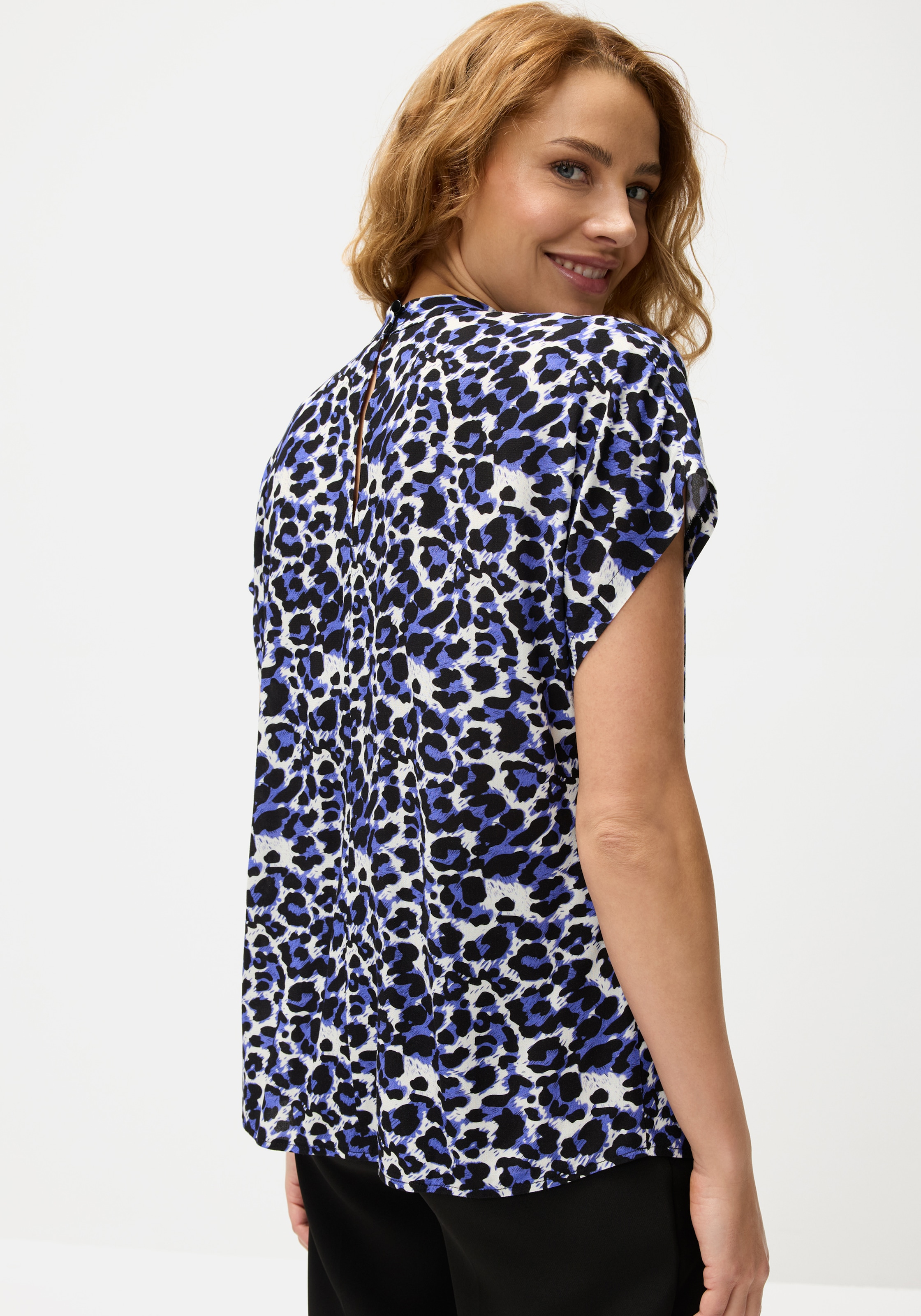 LASCANA Kurzarmbluse mit Alloverdruck, Damenbluse, sportlich elegant