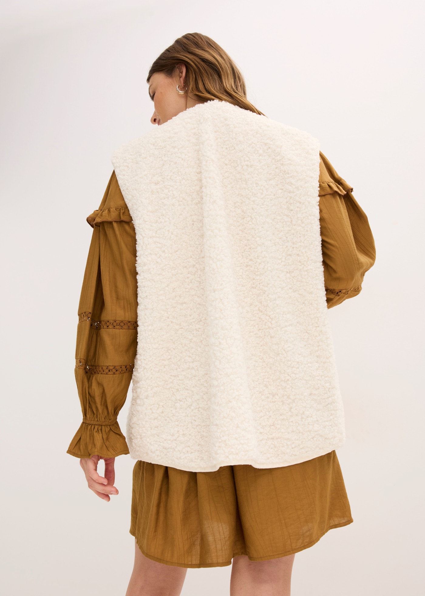 bonprix Plüschweste mit seitlichen Eingriffstaschen, aus Teddyfleece, Oversize-Passform